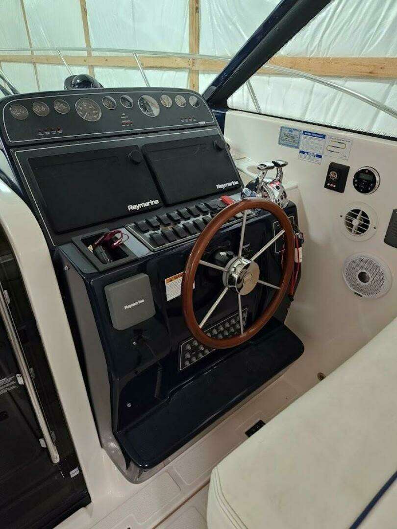 2005 Tiara Yachts 3200 OPEN - Image 13