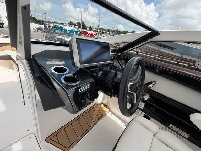 2023 Yamaha Boats 275SDX - 8