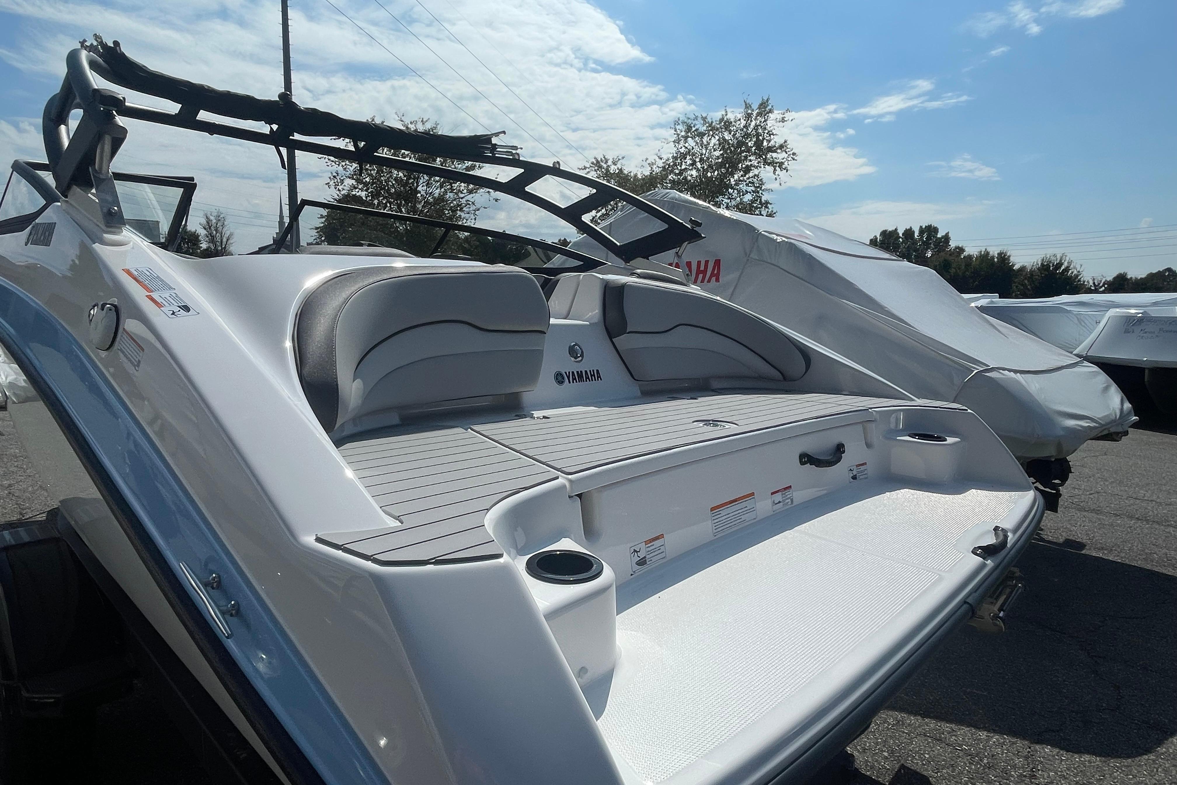 2026 Yamaha Boats AR190, sleek design, spacious seating, outdoor display under blue sky.