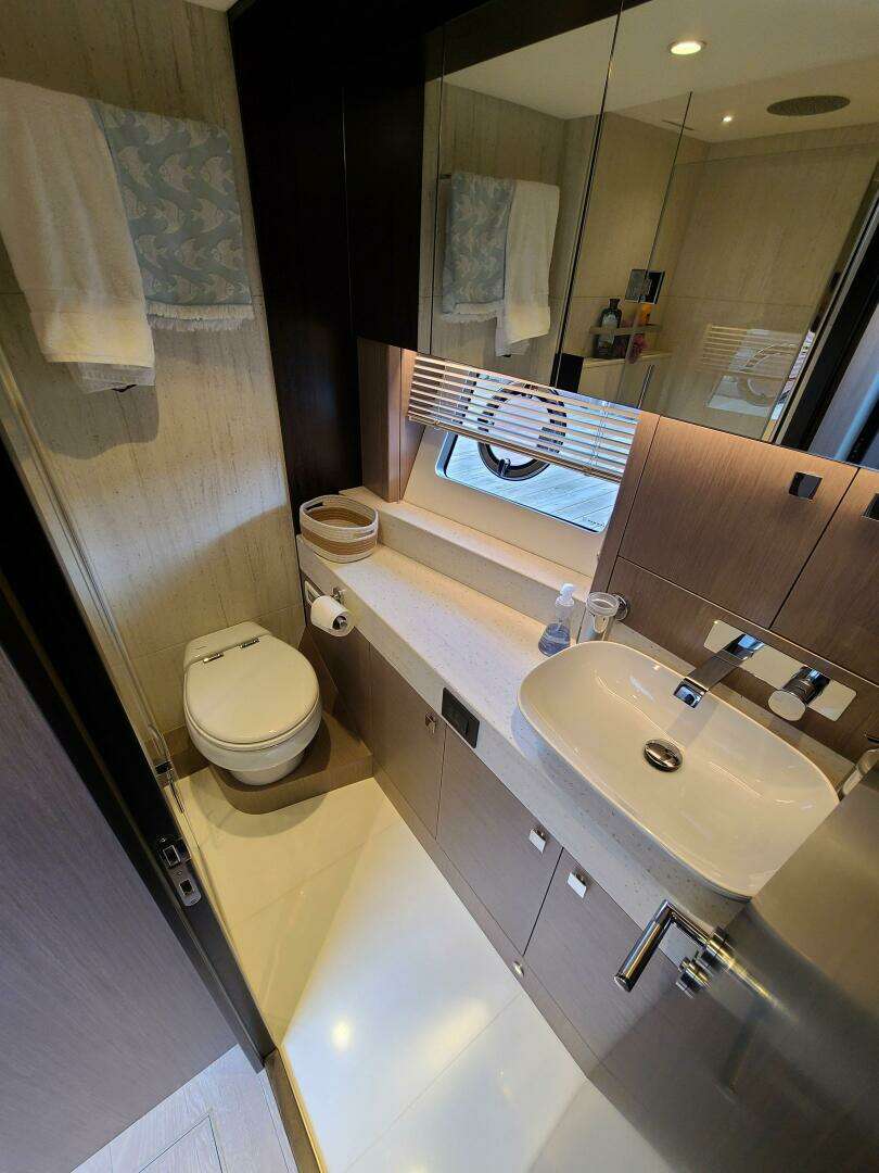 2023 Sunseeker 68 Manhattan - Image 36