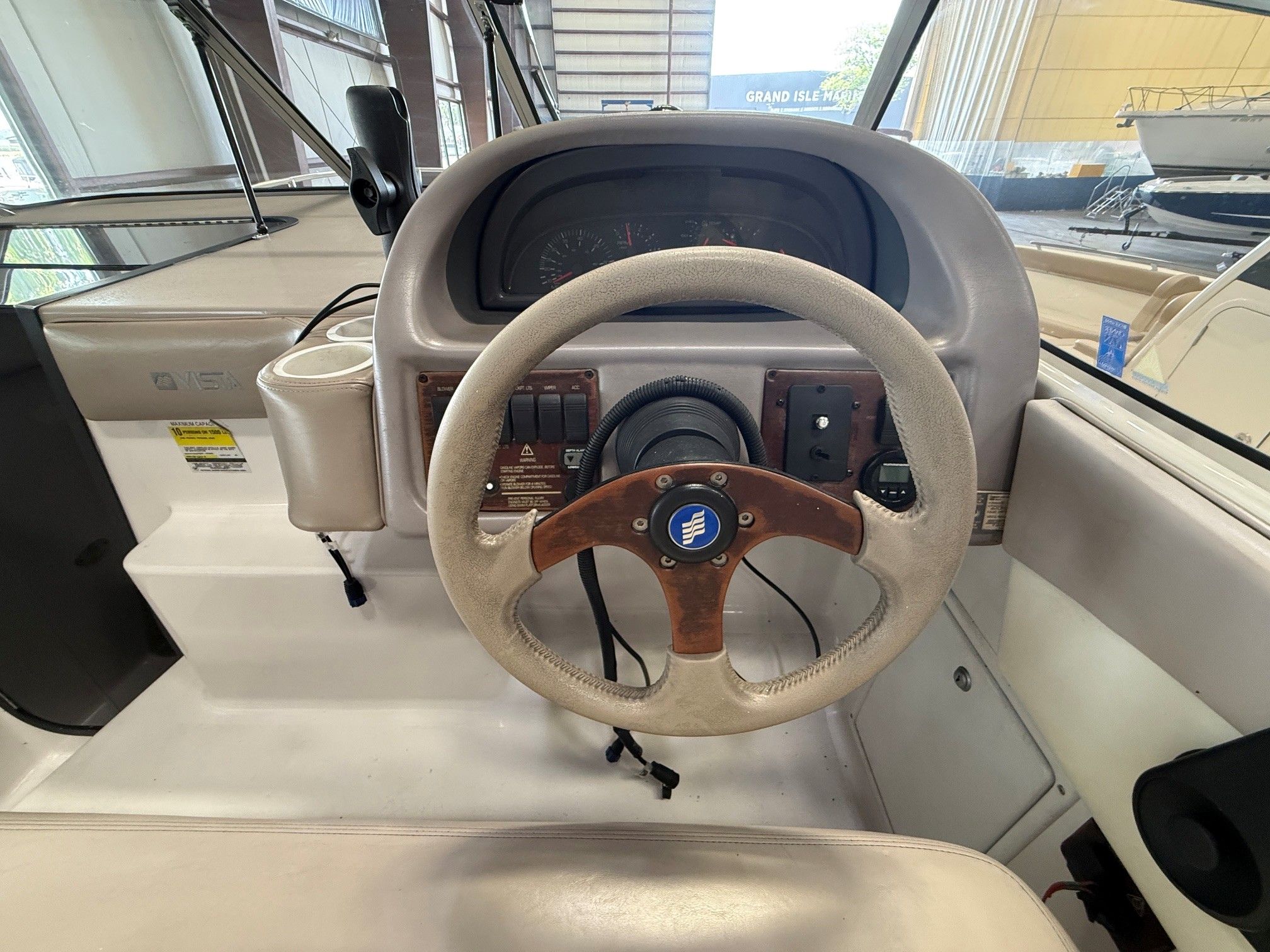 1997 Four Winns 258 Vista - 13