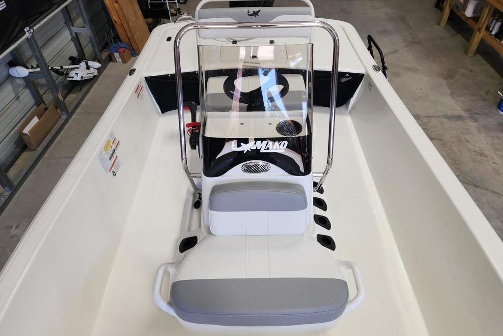 2026 Mako Pro Skiff 17 CC boat interior with console and seating.