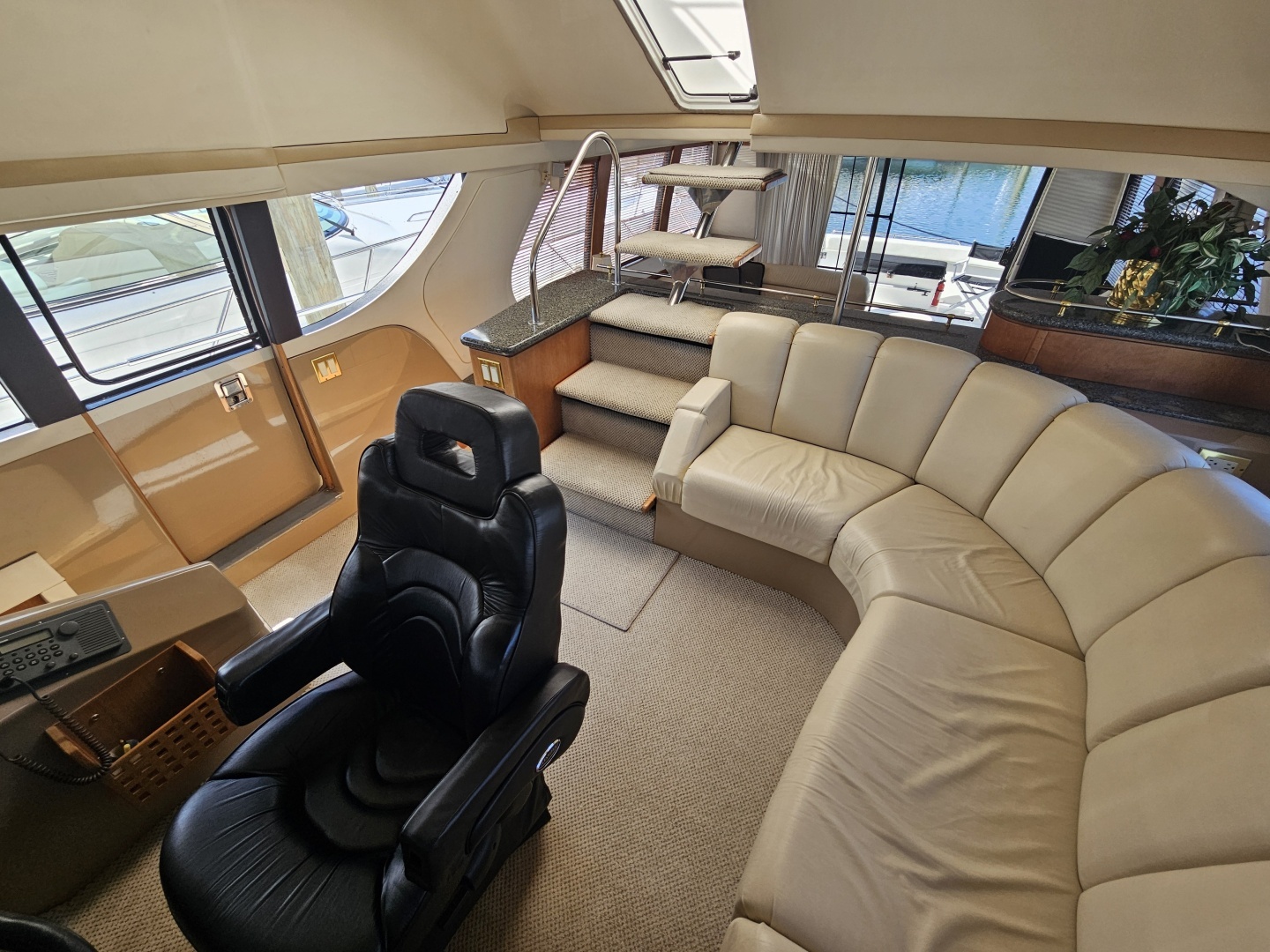 1999 Carver 530 Voyager - Image 14