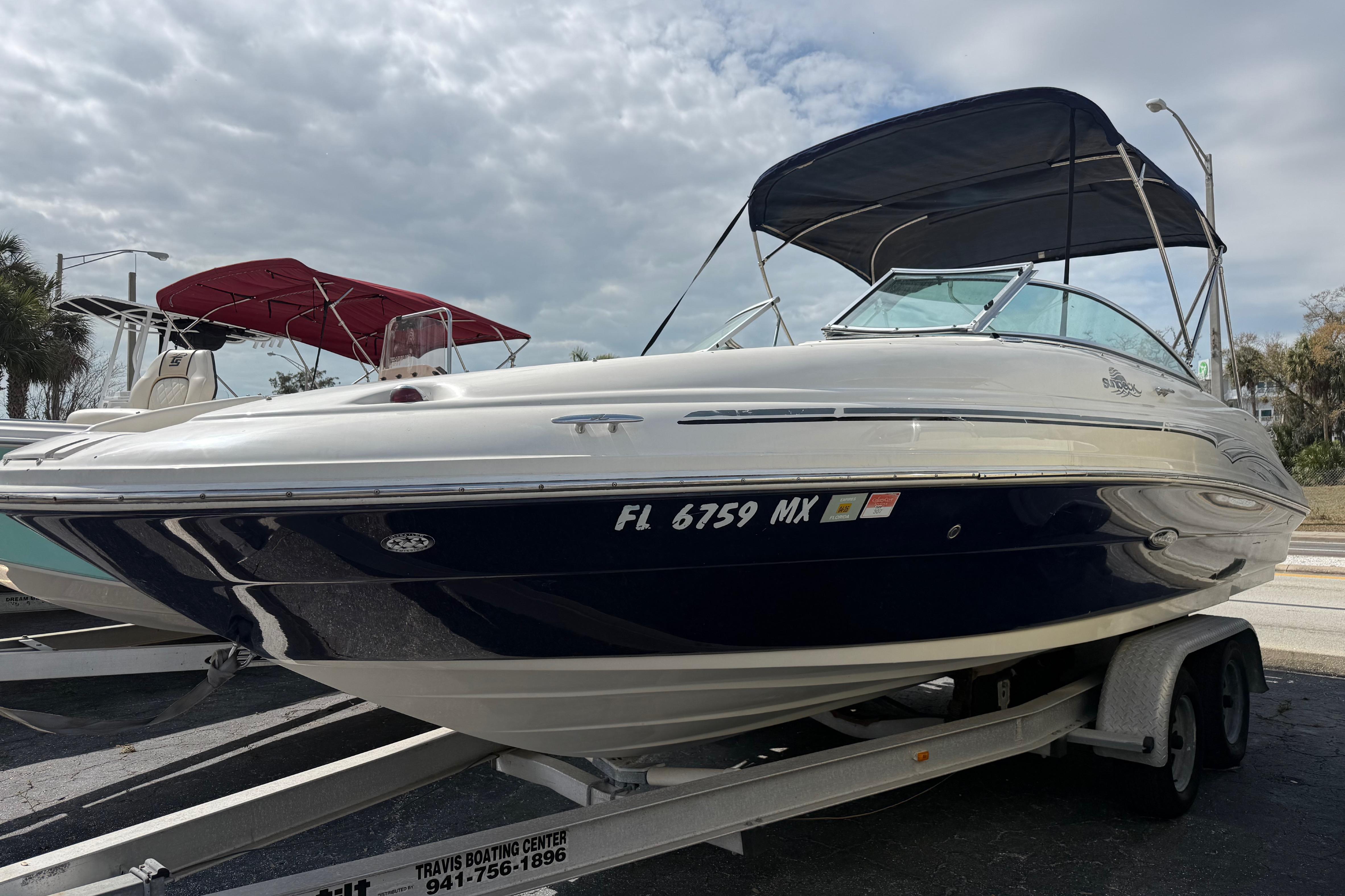2005 Sea Ray 220 Sundeck