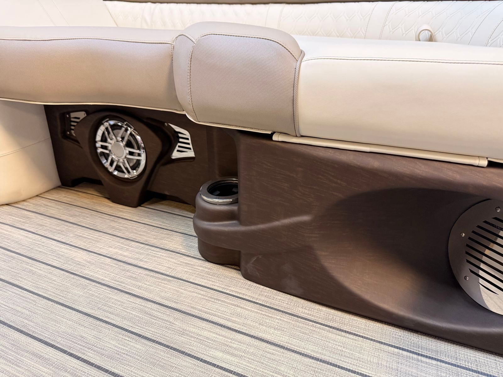 2026 Avalon LSZ Versatile Rear Lounger 23X8.5 TT - 7