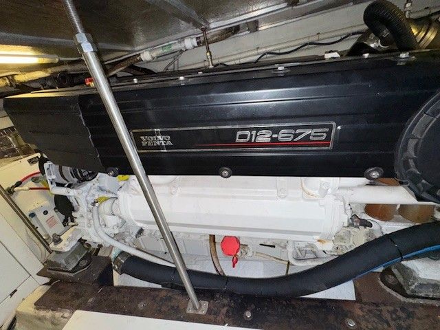 Volvo Penta D12-675 engine in 2002 Carver 570 Voyager Pilothouse.