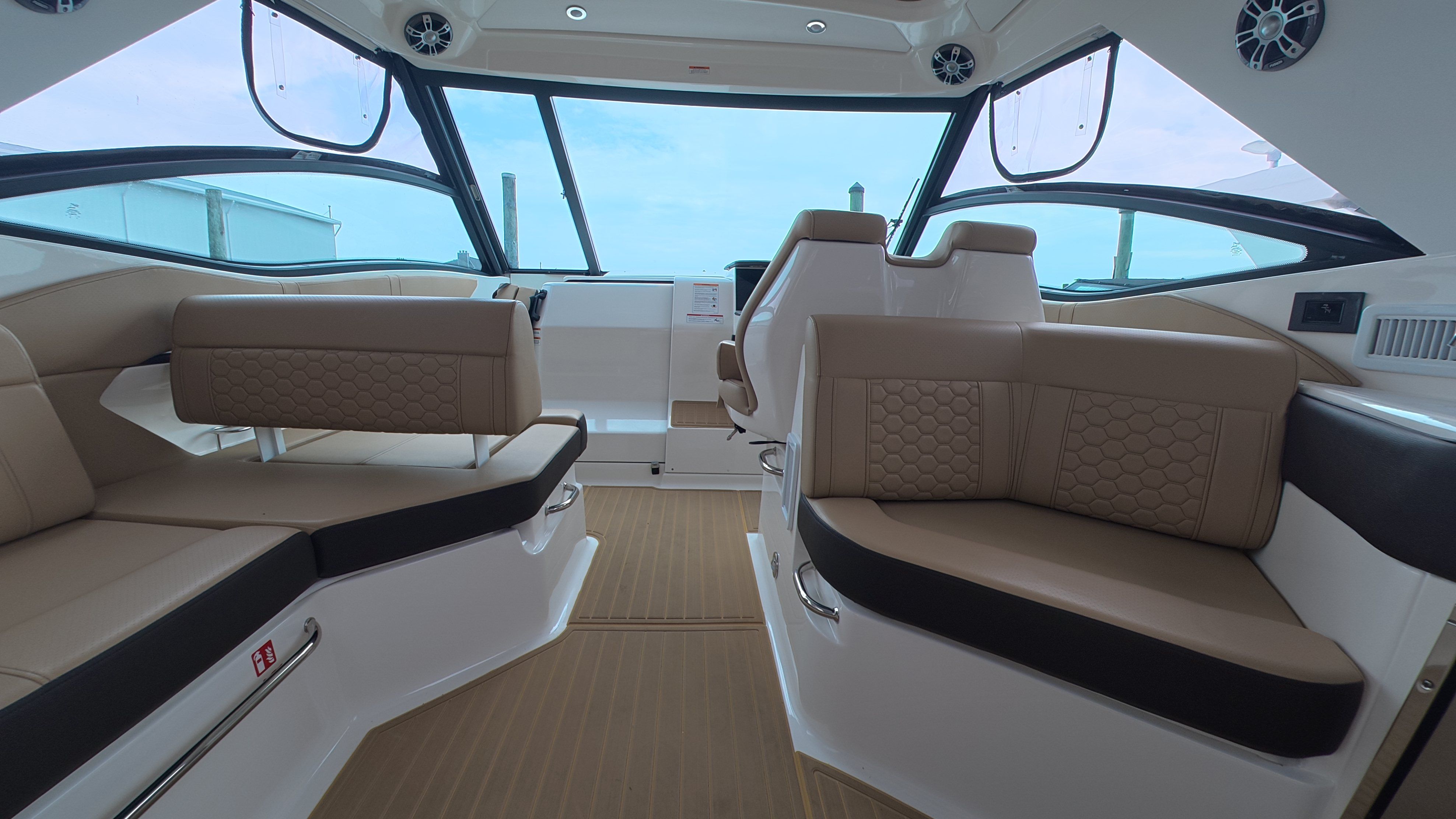 2025 Sea Ray Sundancer 320 Outboard - 16