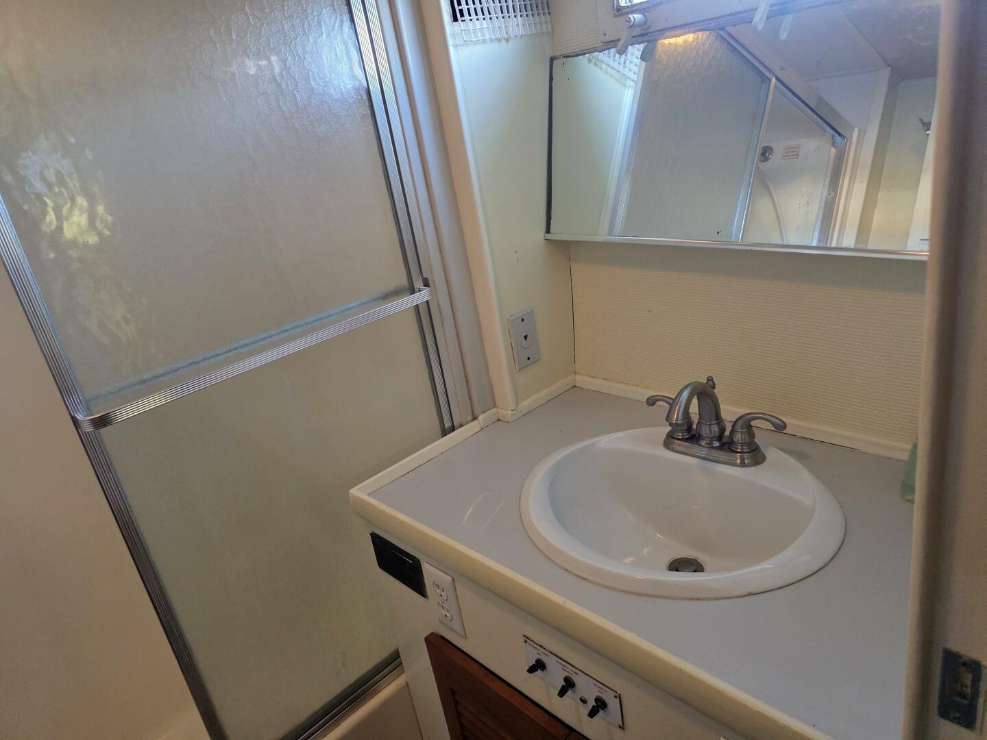 1976 Chris-Craft 60 Roamer Flush Deck - 56