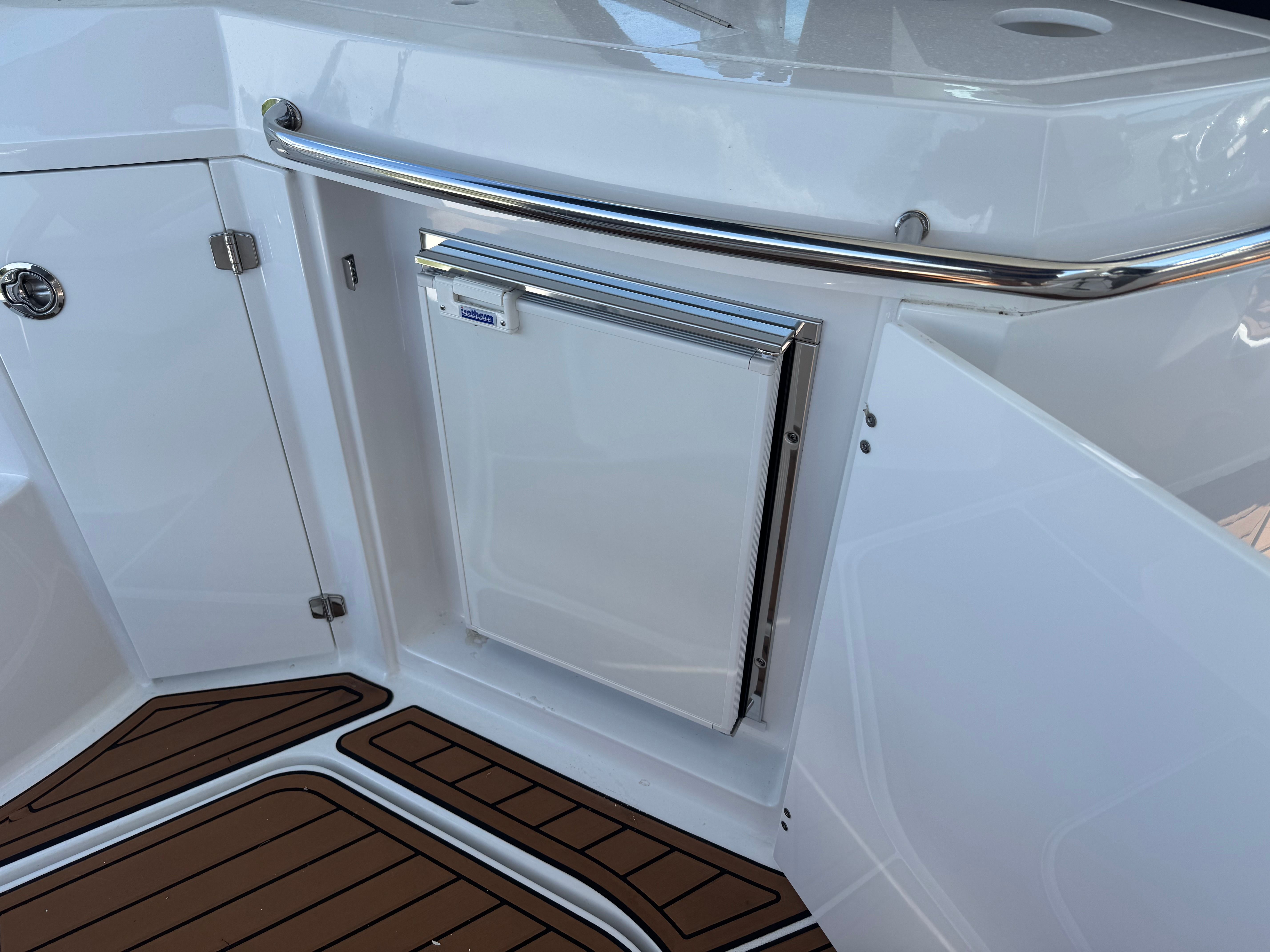 2018 Monterey 335 Sport Yacht - 23