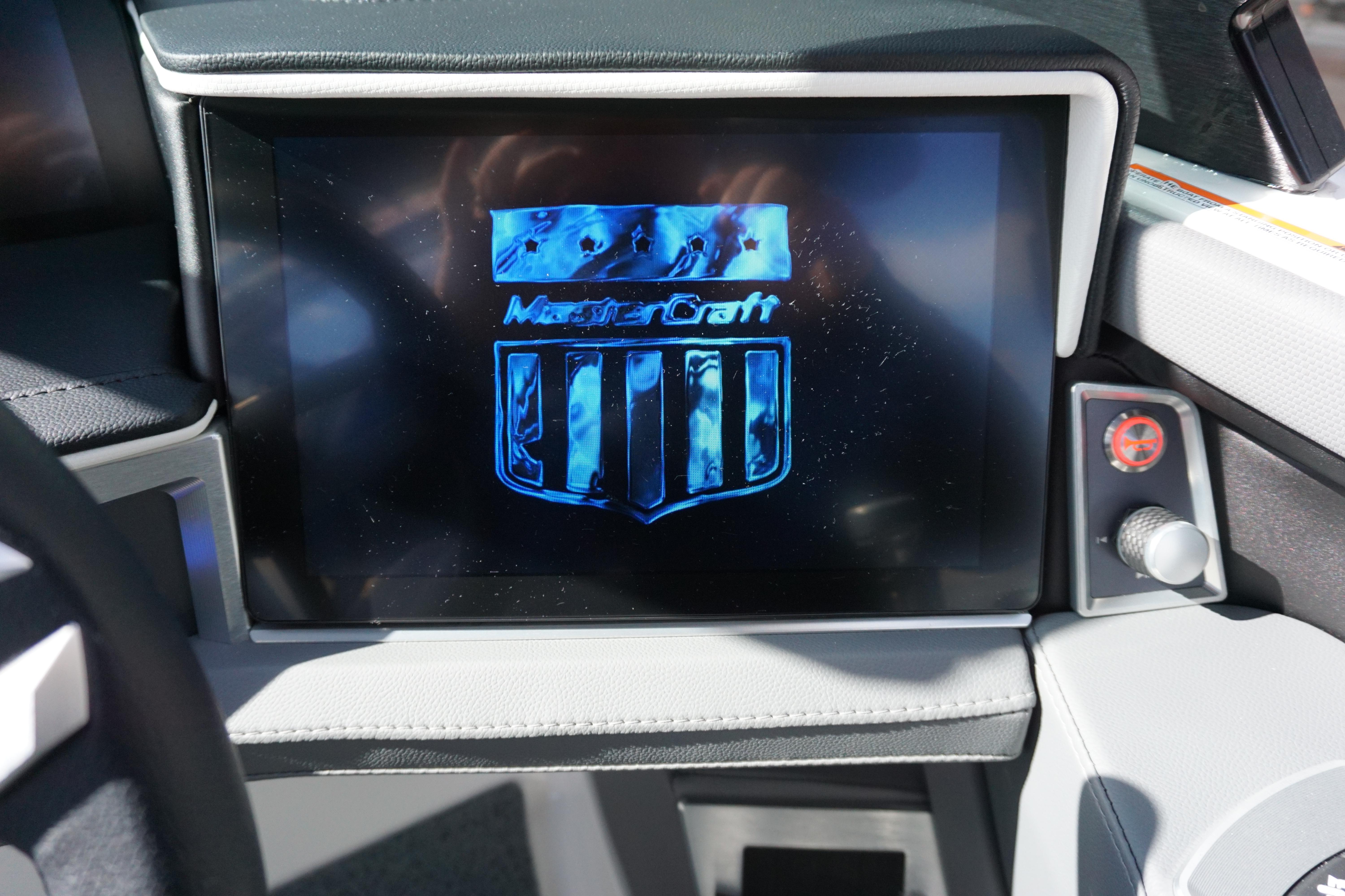 2025 MasterCraft X24 Supercharged 6.2L - 9K Rebate Eligible - 25