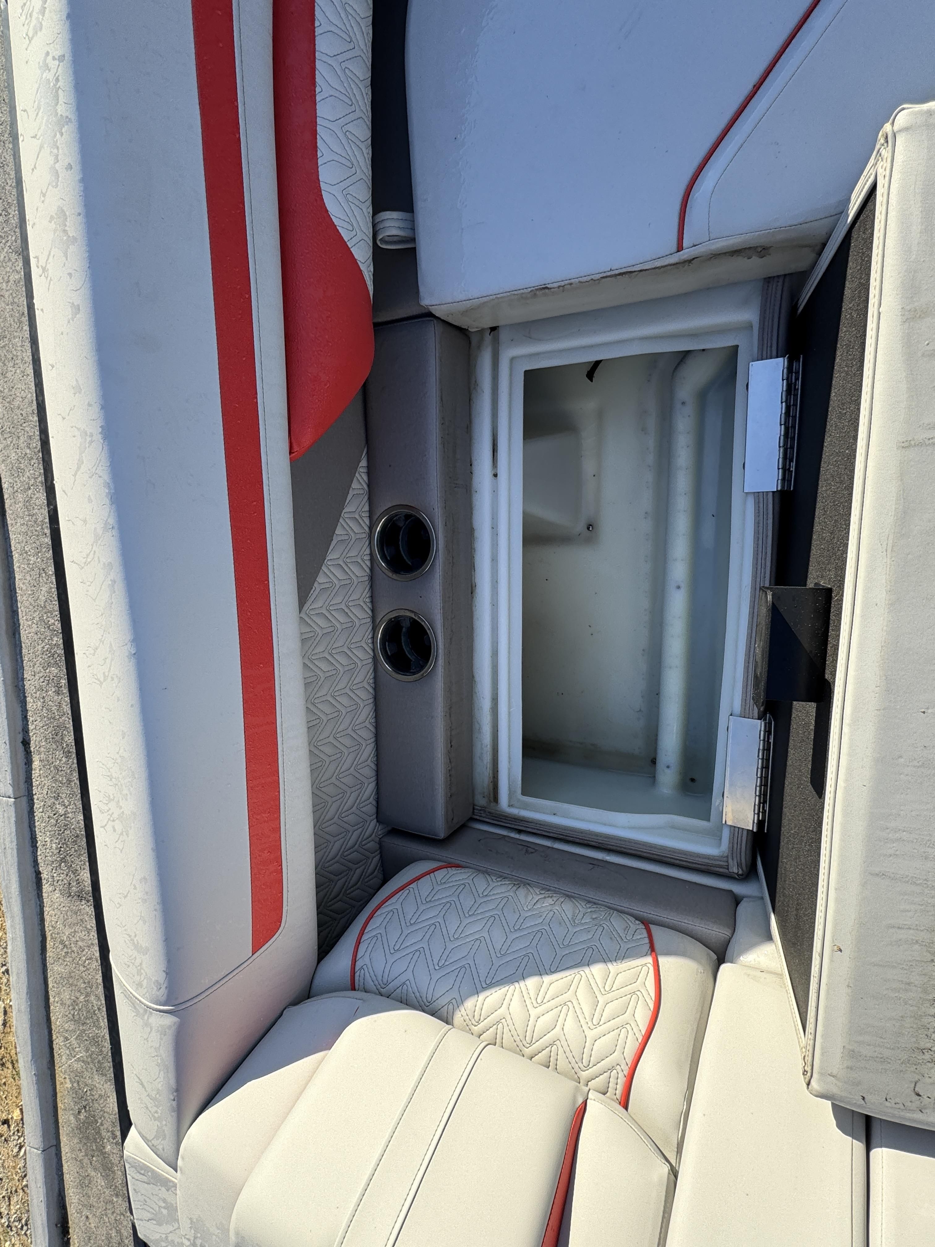 2025 Hurricane FunDeck OB FD 2360 SFL OB - 8