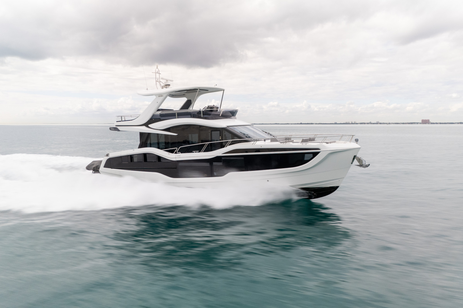 2025 Galeon 560 FLY - Image 18
