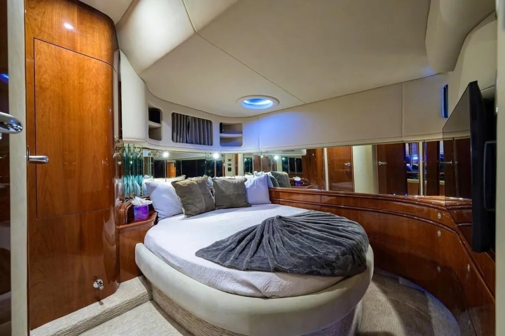 2004 Sea Ray 550 Sundancer - Image 13