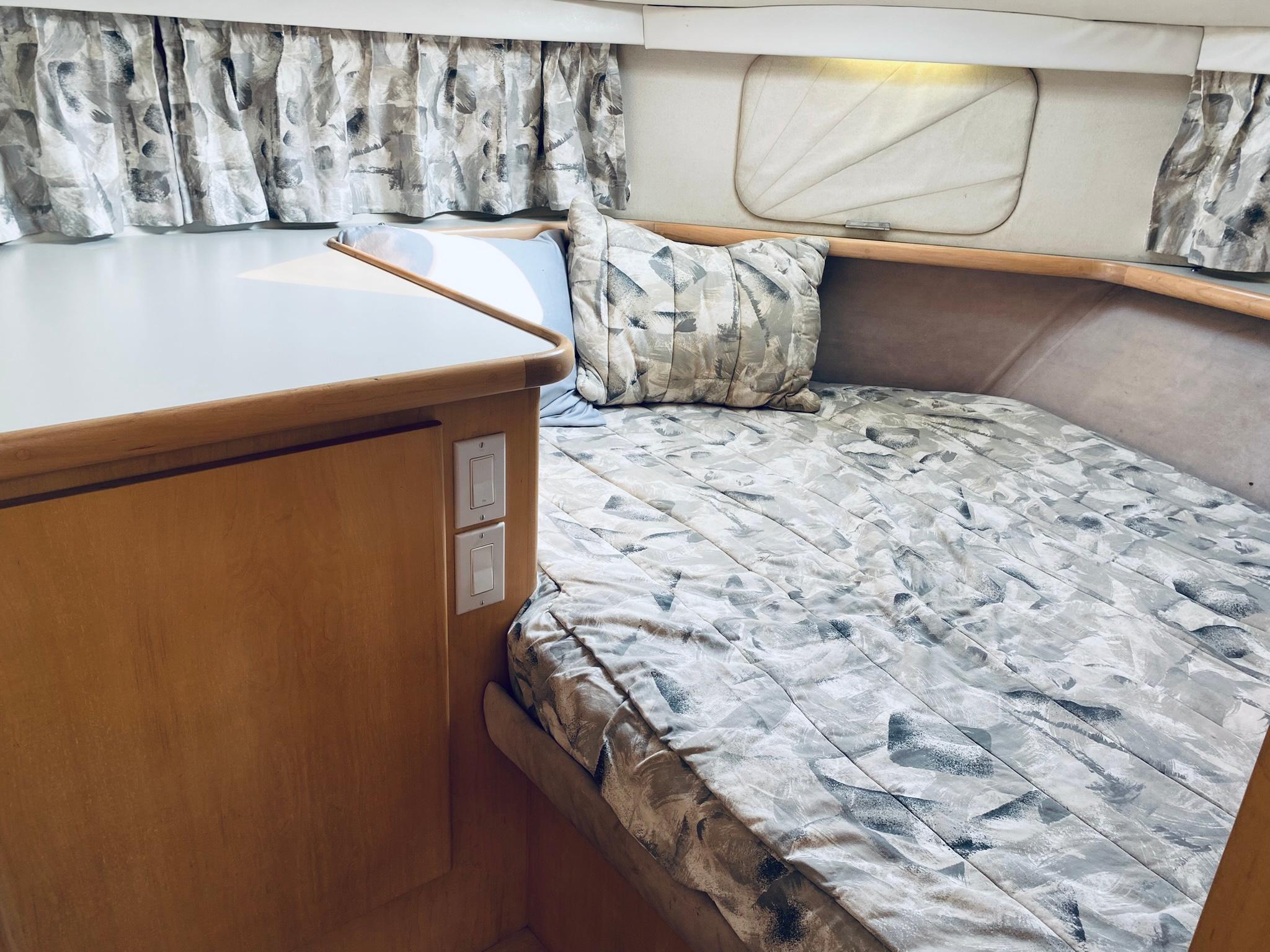 1994 Carver 430 Cockpit Motor Yacht - 17