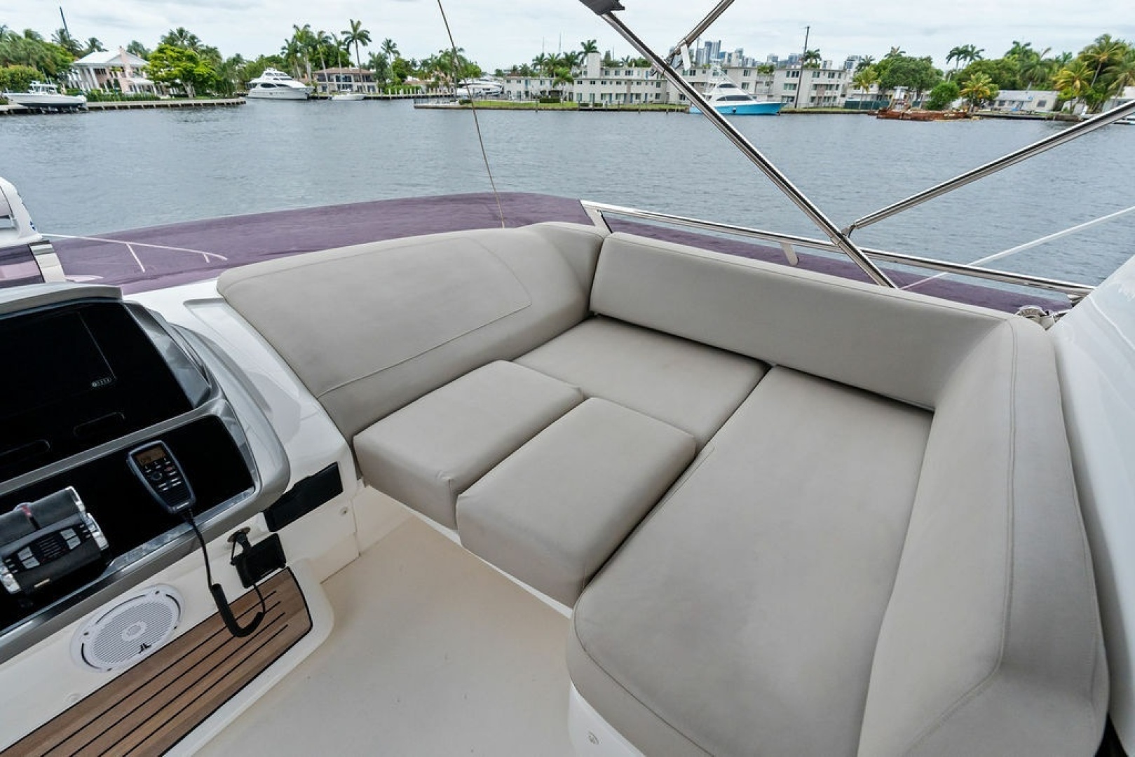 2020 Princess S62 Sportbridge - Image 25