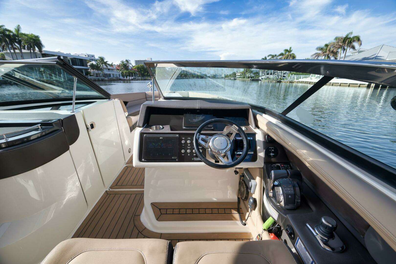 2016 Sea Ray 350 SLX - Image 27