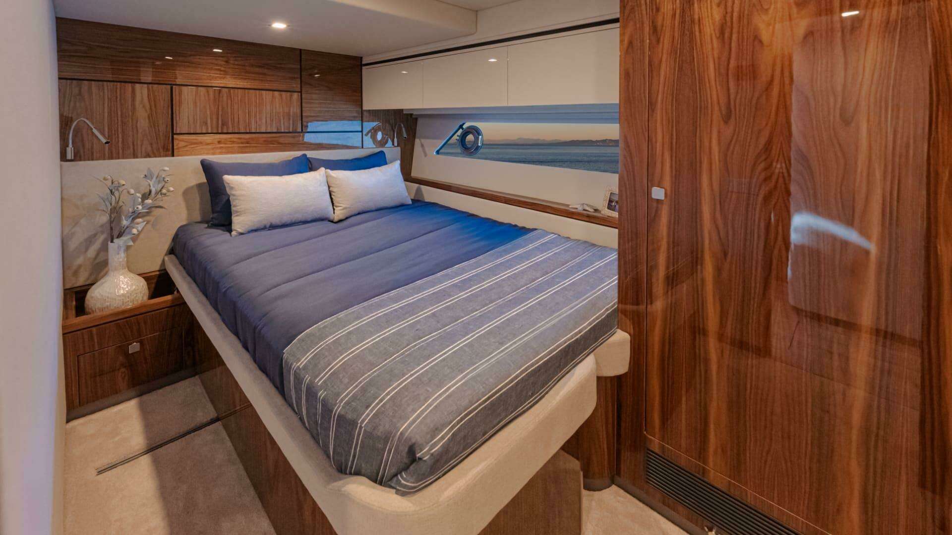 2026 Riviera 6800 Sport Yacht Platinum Edition - Image 25