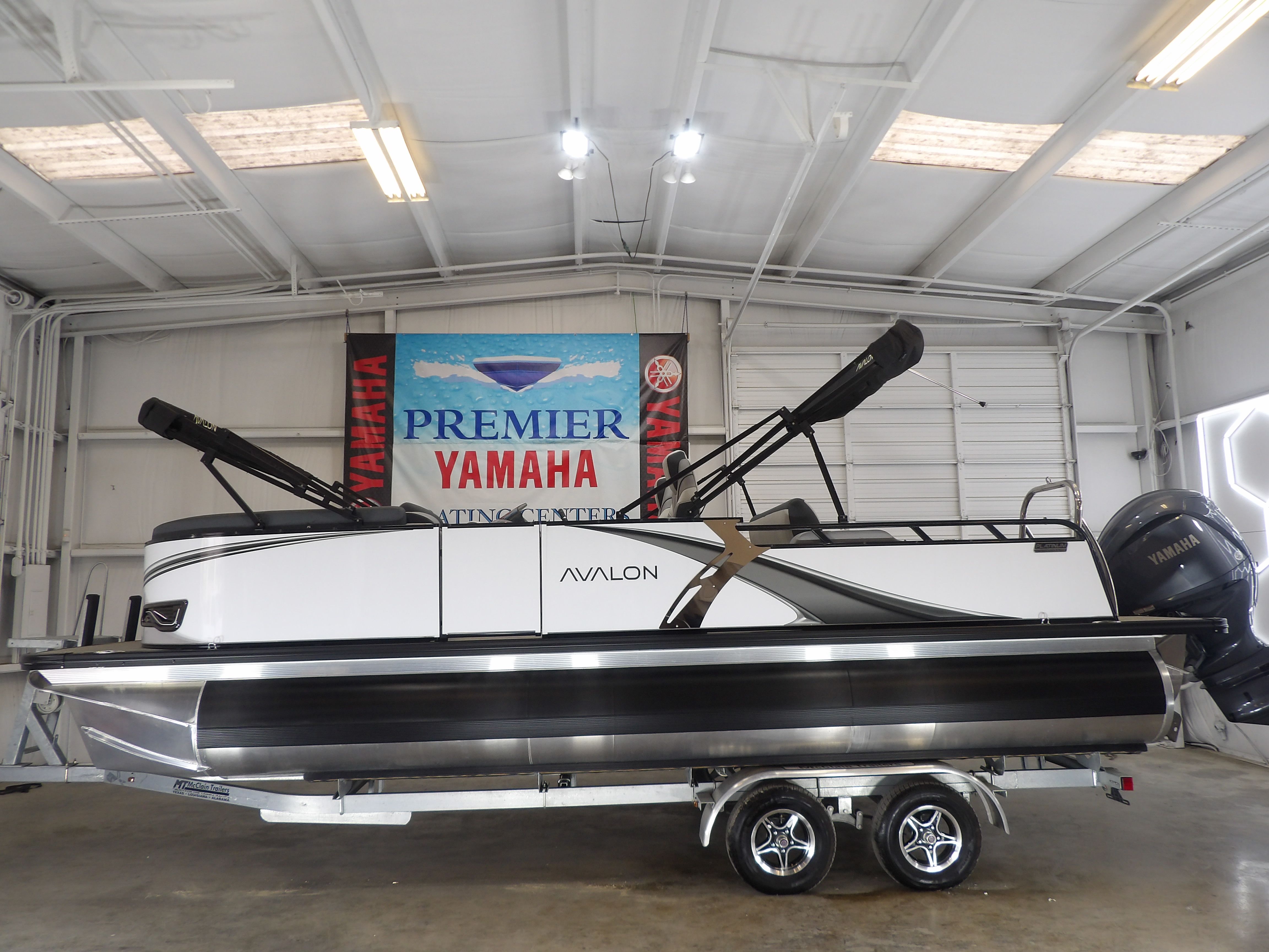 2025 Avalon LSZ Versatile Rear Bench - 23'