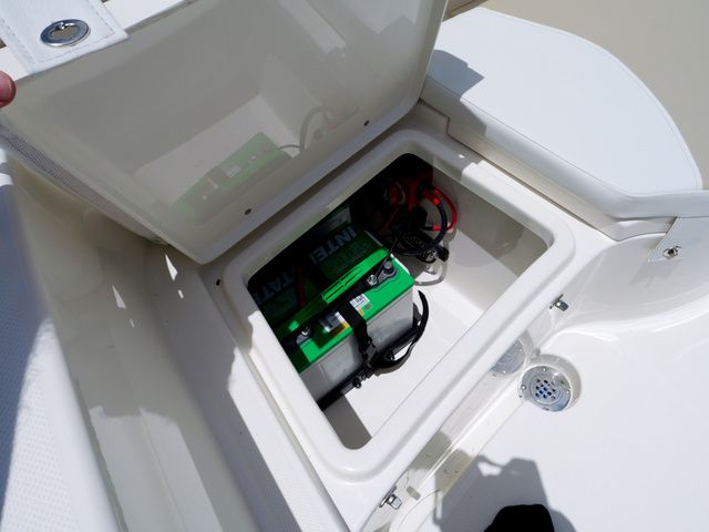 2027 Bulls Bay 230 Center Console - 42