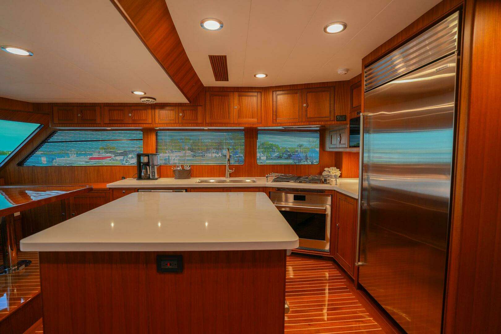 2025 Marlow Explorer 70E-CB - Image 13