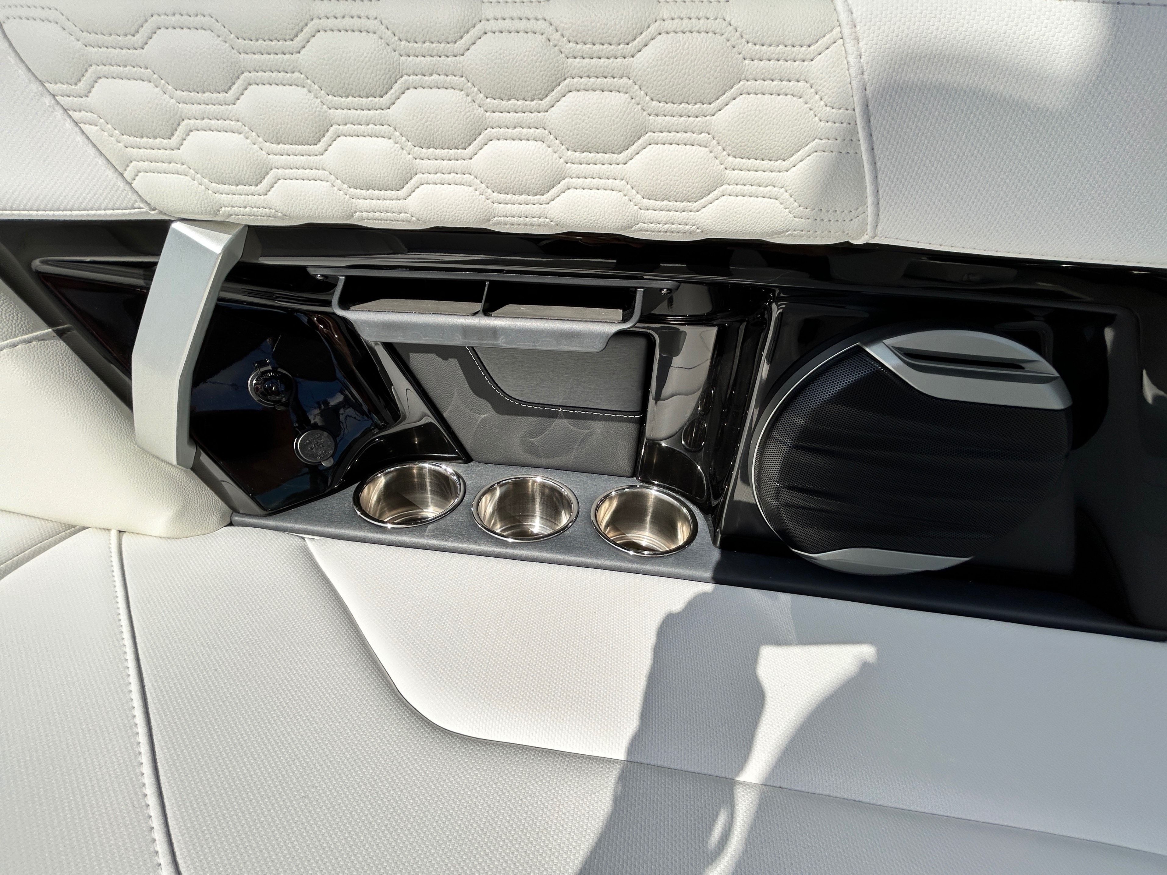 2026 MasterCraft XT23 - 18