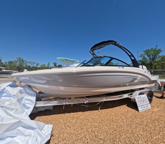 2026 Chaparral 23 SSi OB In Stock Trailer included - 2