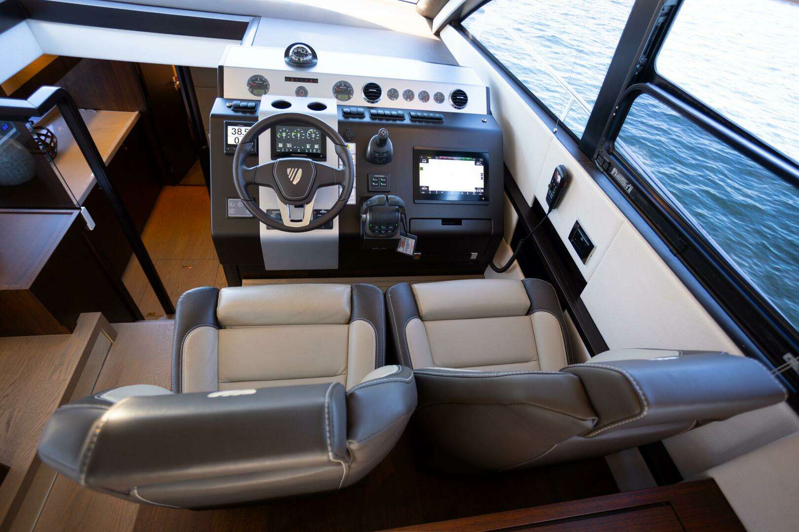 2025 Fairline Squadron 50 - Image 8