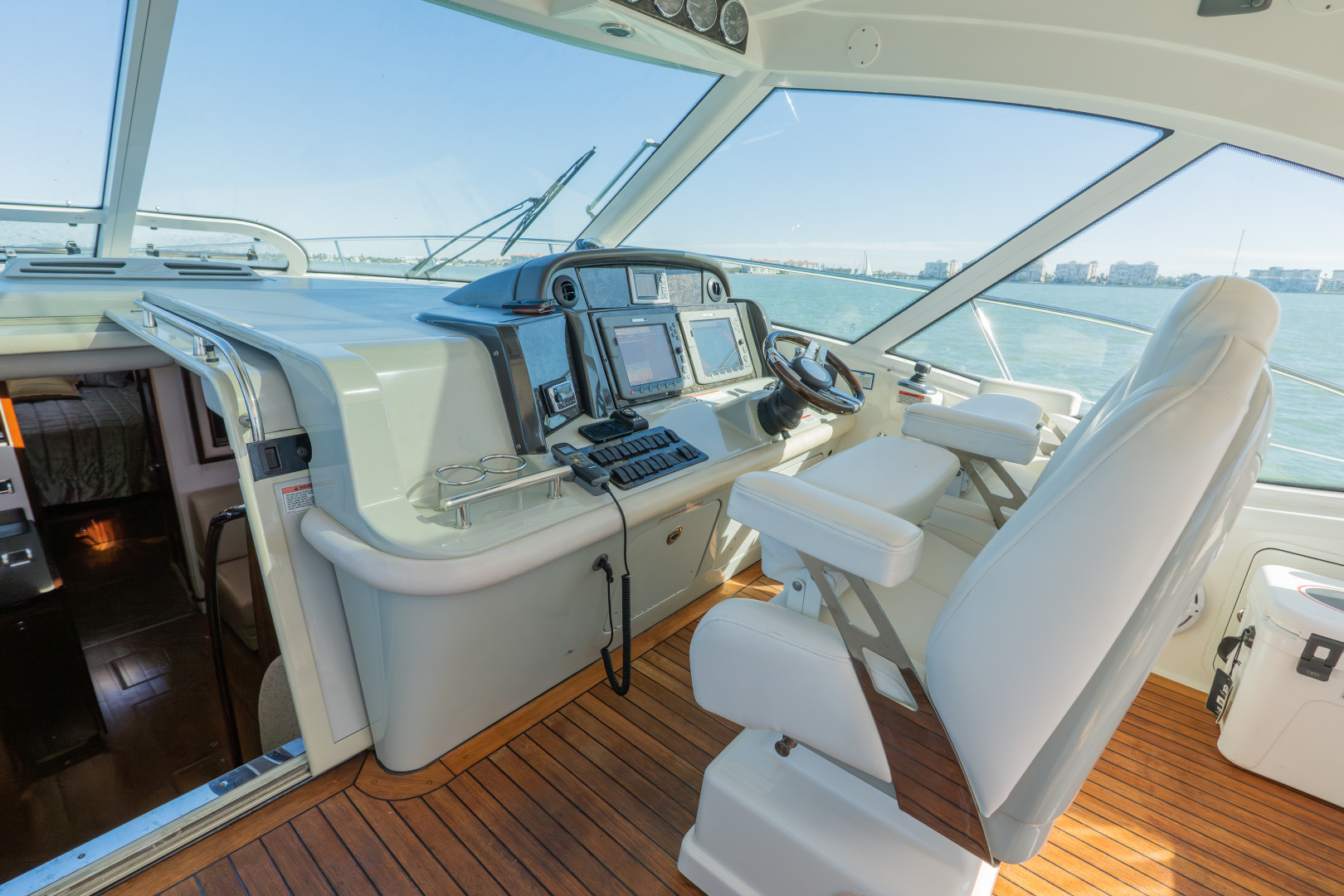 2010 Sea Ray 50 SUNDANCER - Image 29