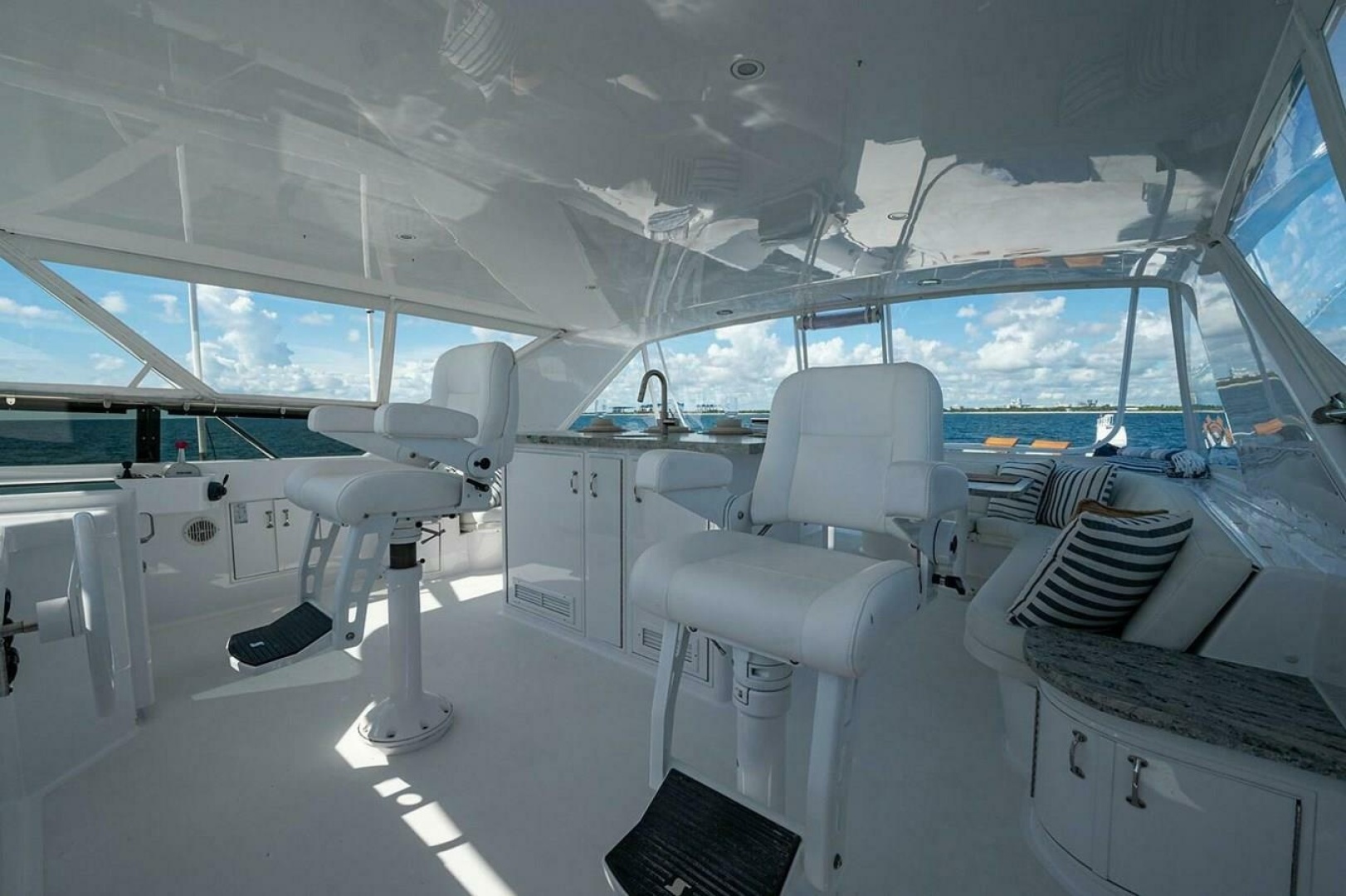 2003 Hatteras 100 Raised Pilothouse - Image 17