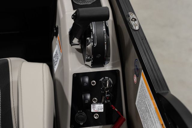 2026 BARLETTA BOATS Cabrio 24UE - 14