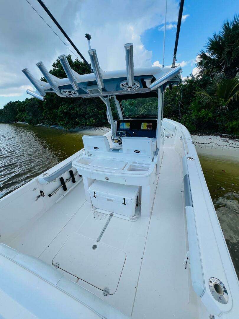 2012 Everglades 295 Center Console - Image 31