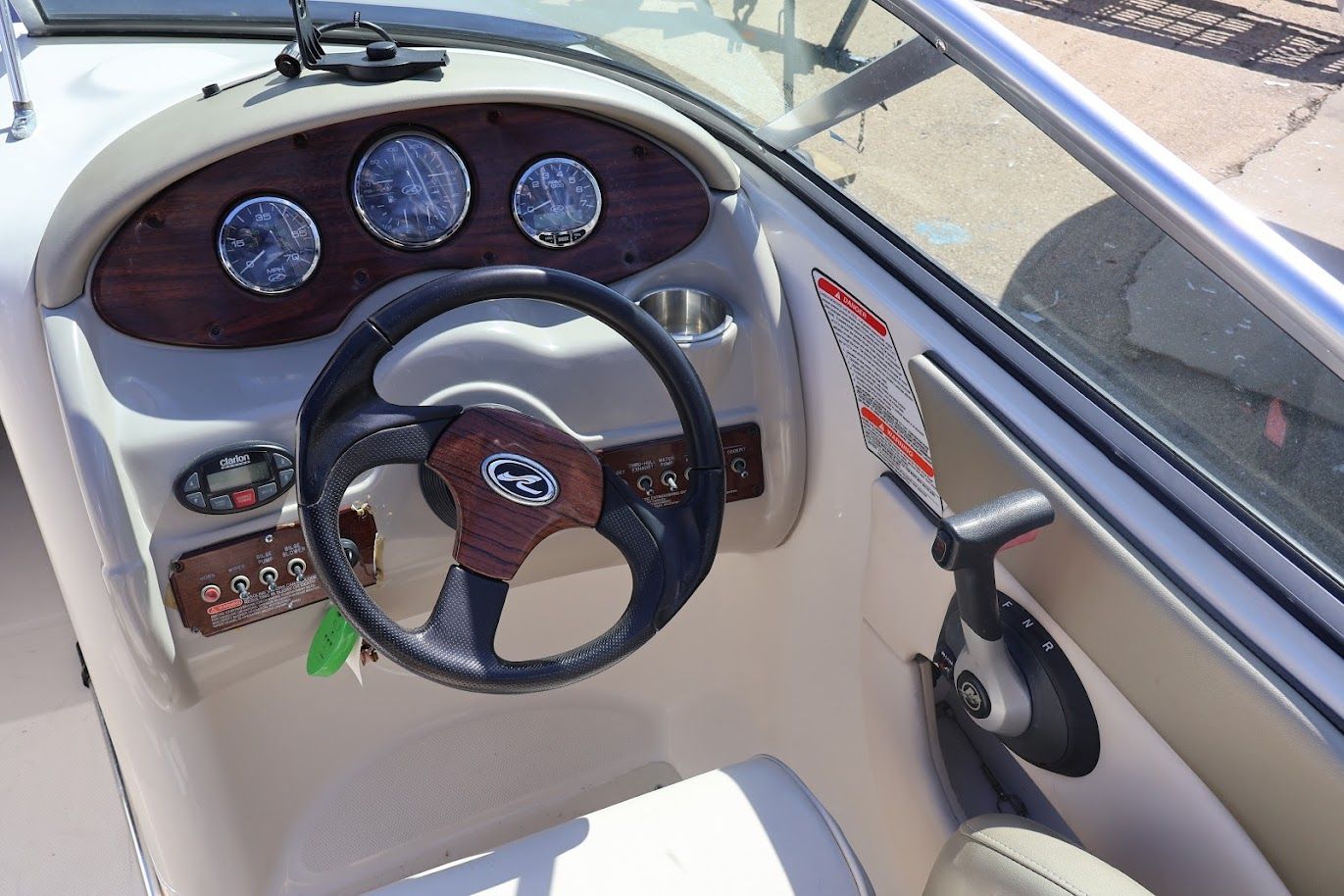 Steering console of a 2006 Sea Ray Sun Deck 200 boat.