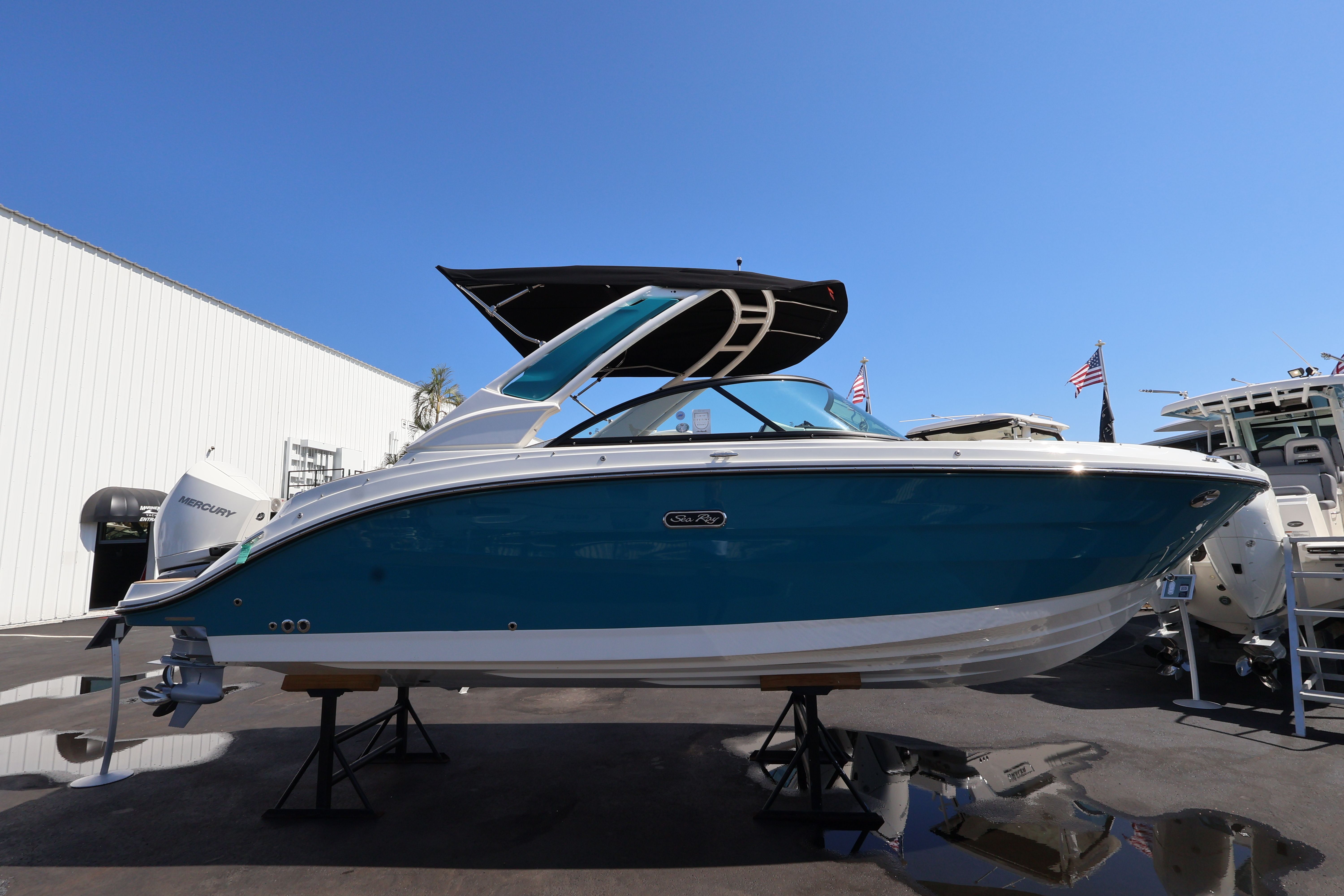 2026 Sea Ray SDX 230 Outboard
