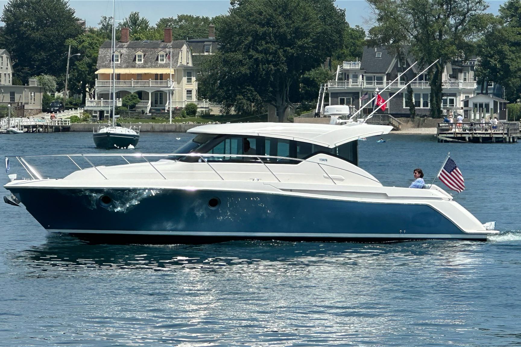 2017 Tiara Yachts C39 Coupe