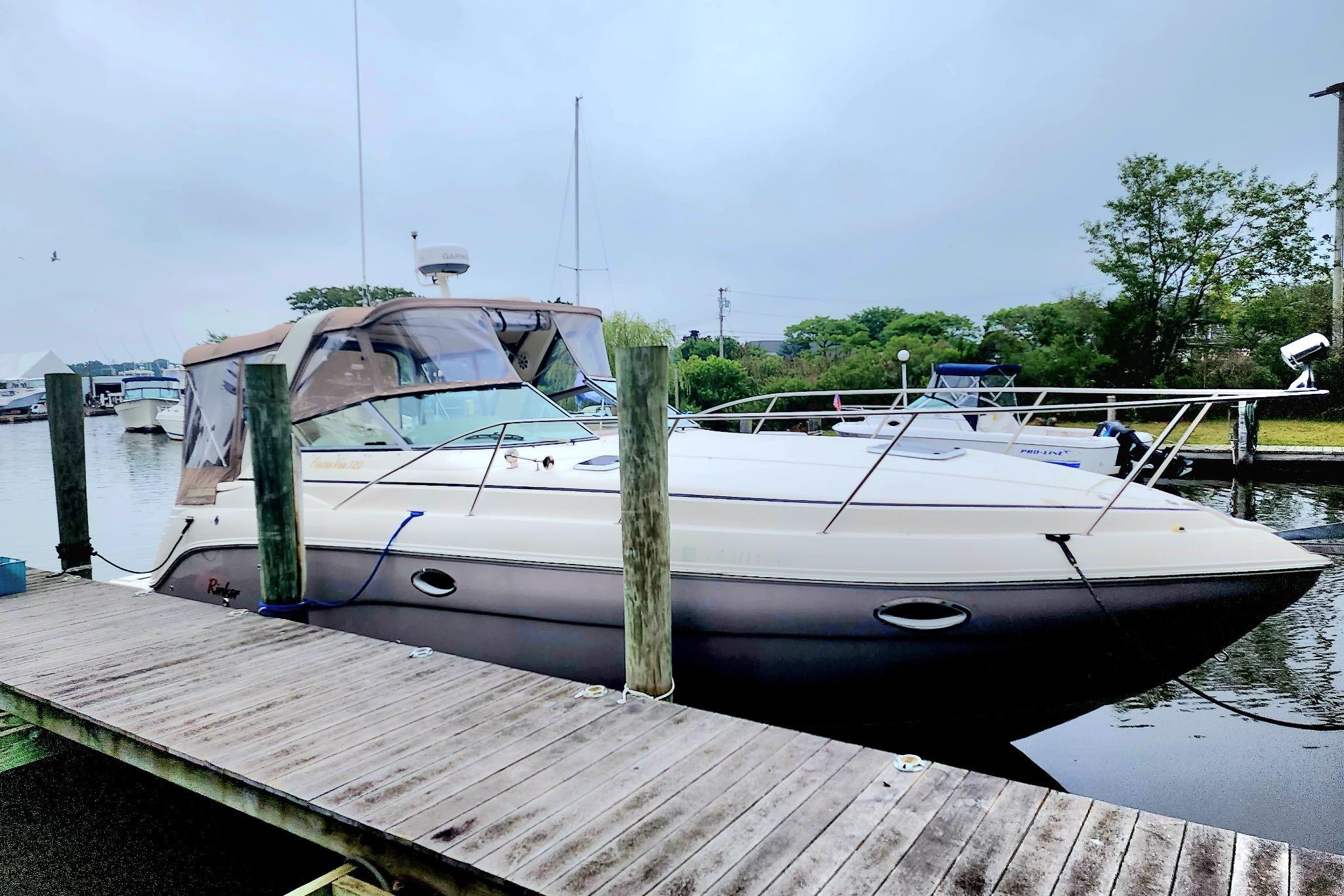 2005 Rinker Fiesta Vee 320