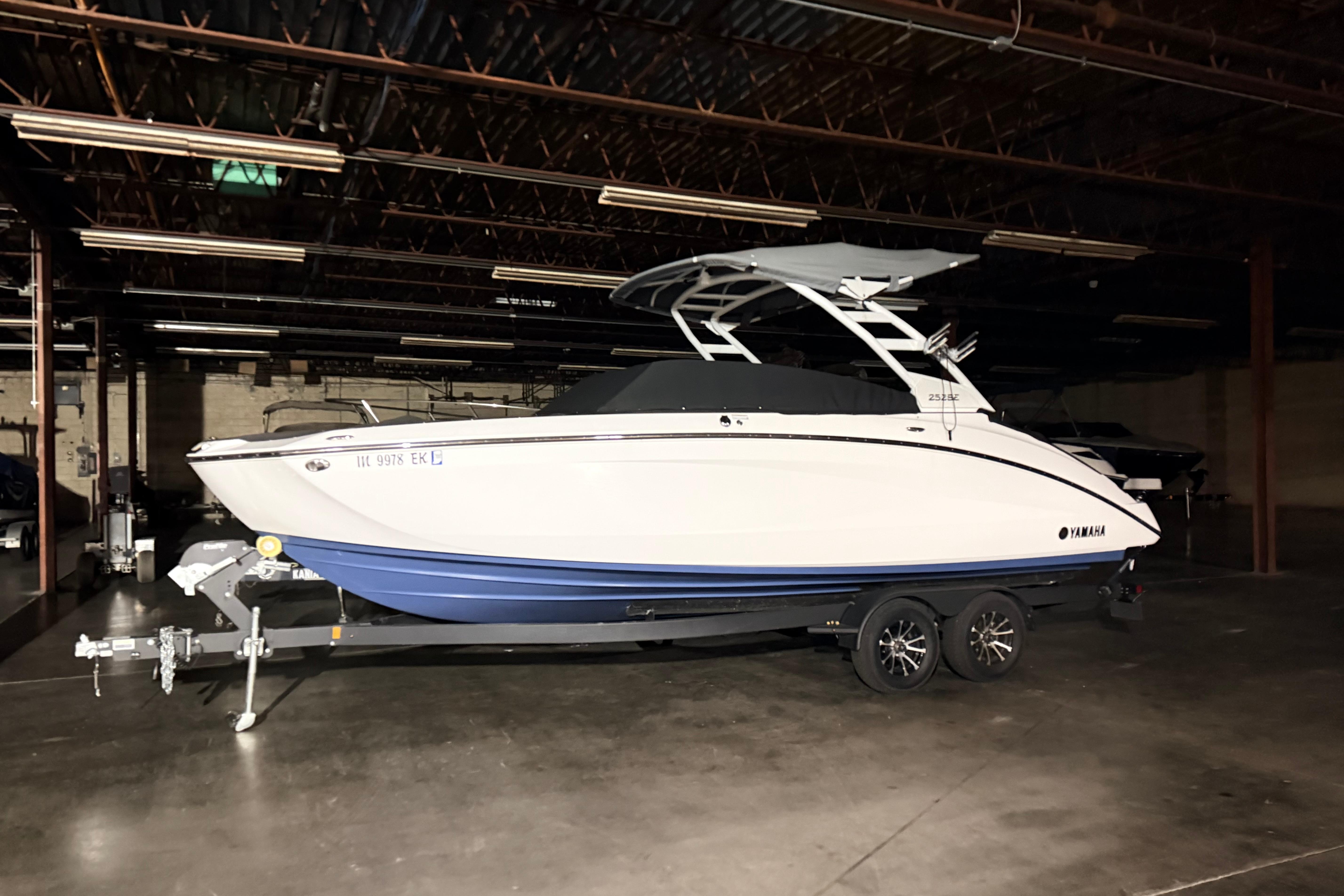 2023 Yamaha Boats 252SE
