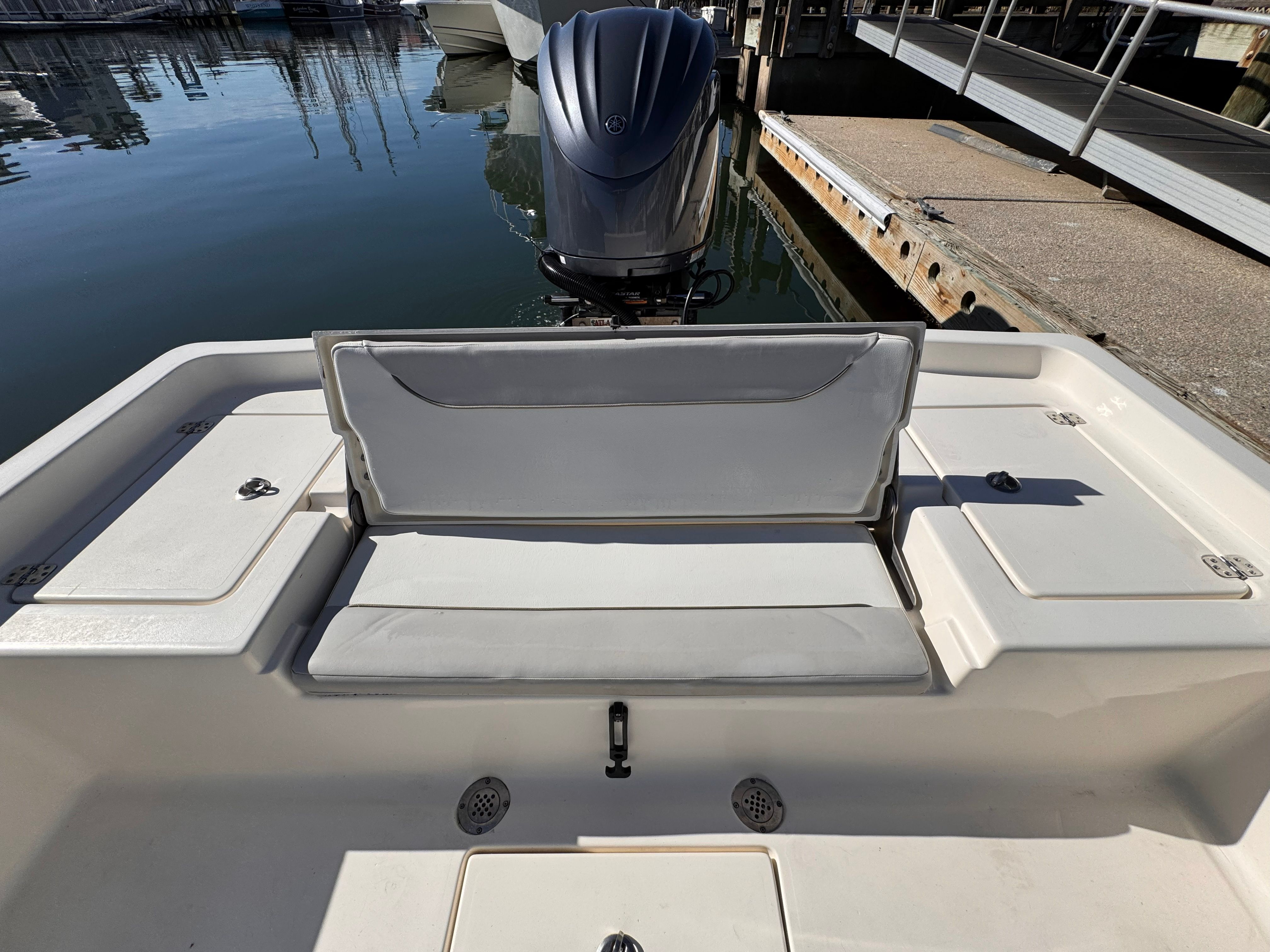 2018 Avenger AV26 - 20