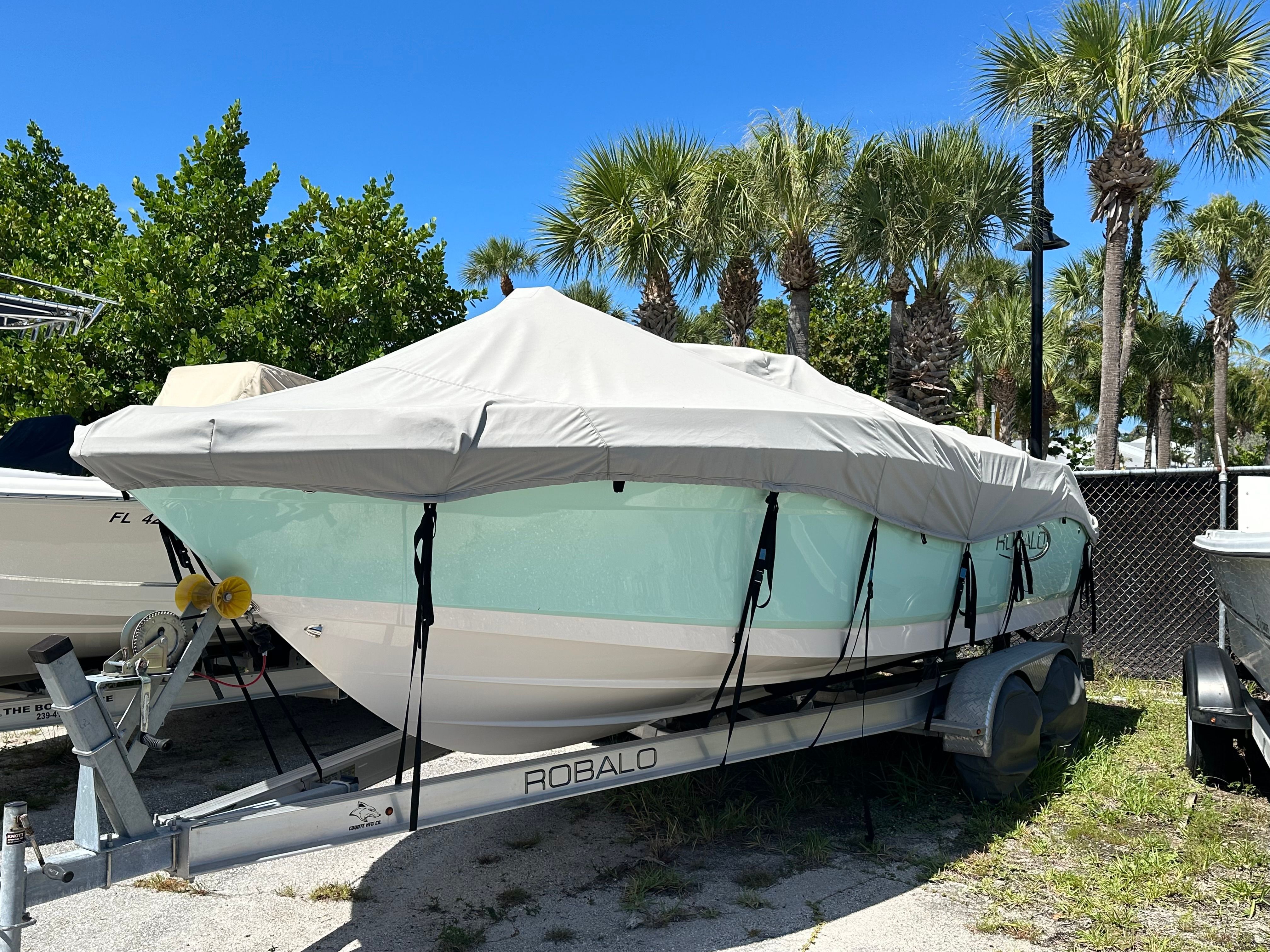 2022 Robalo R200 Center Console - 22