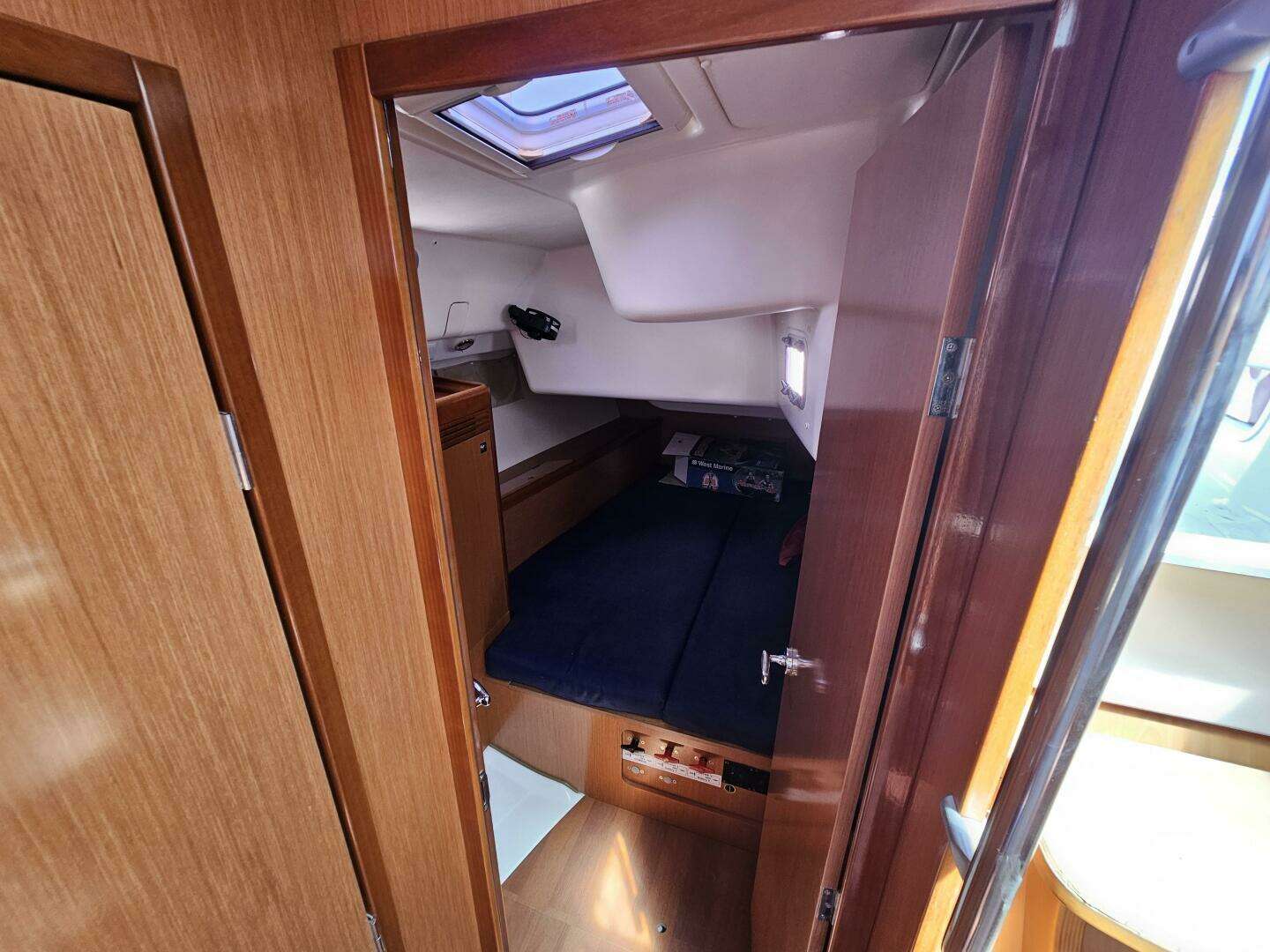 2009 Beneteau Cyclades 43.3 - Image 23