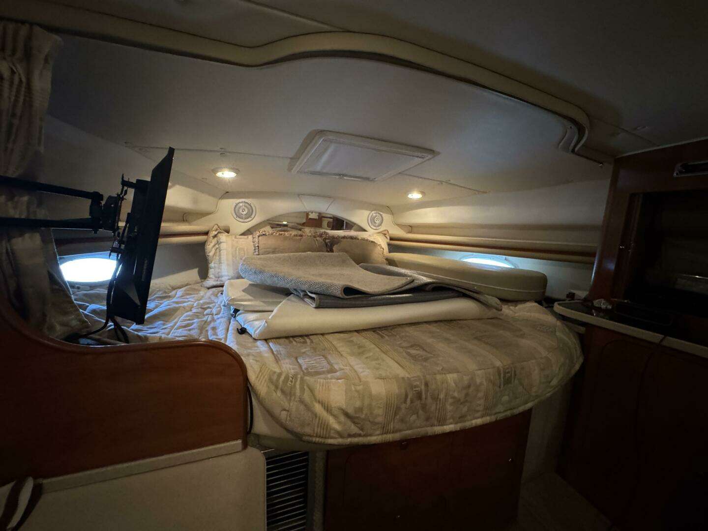 2002 Rinker 342 Fiesta Vee - Image 10