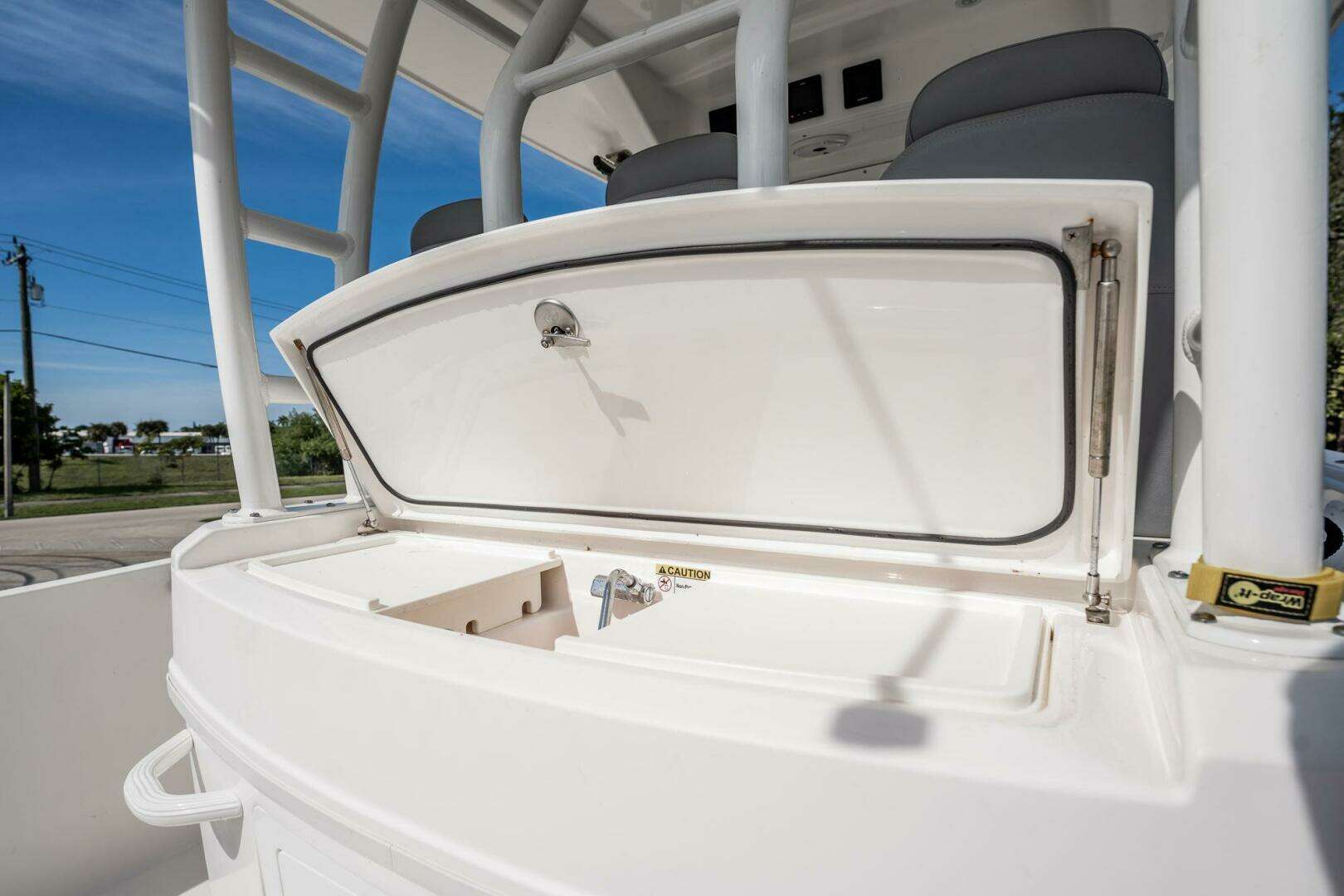 2021 Everglades 335 Center Console - Image 40