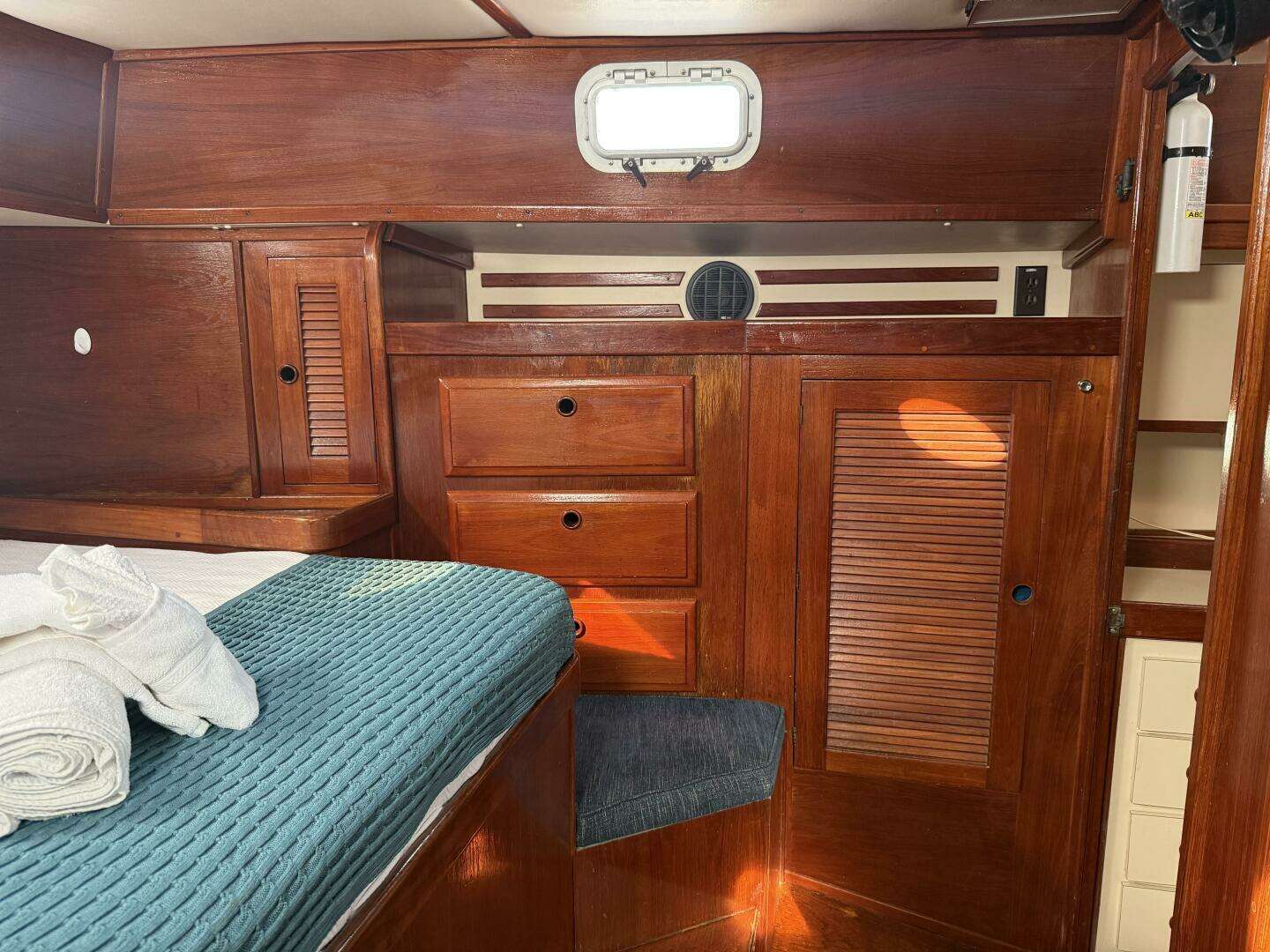 1985 Endeavour 42 - Image 45