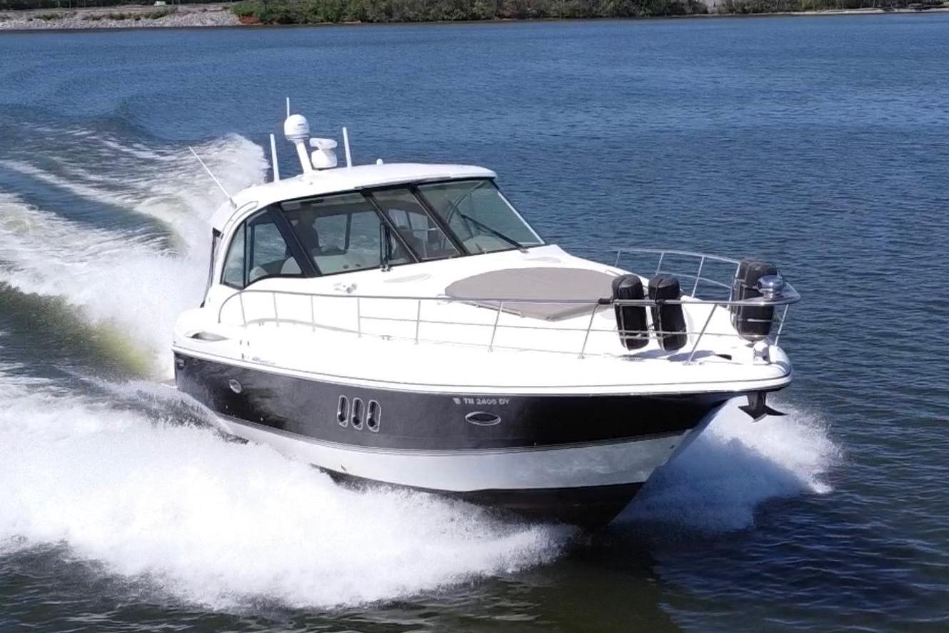 2009 Cruisers Yachts 420 Sports Coupe