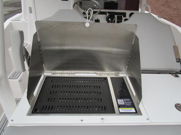 Stainless steel grill on Solara S-250 CW boat, 2025 model.