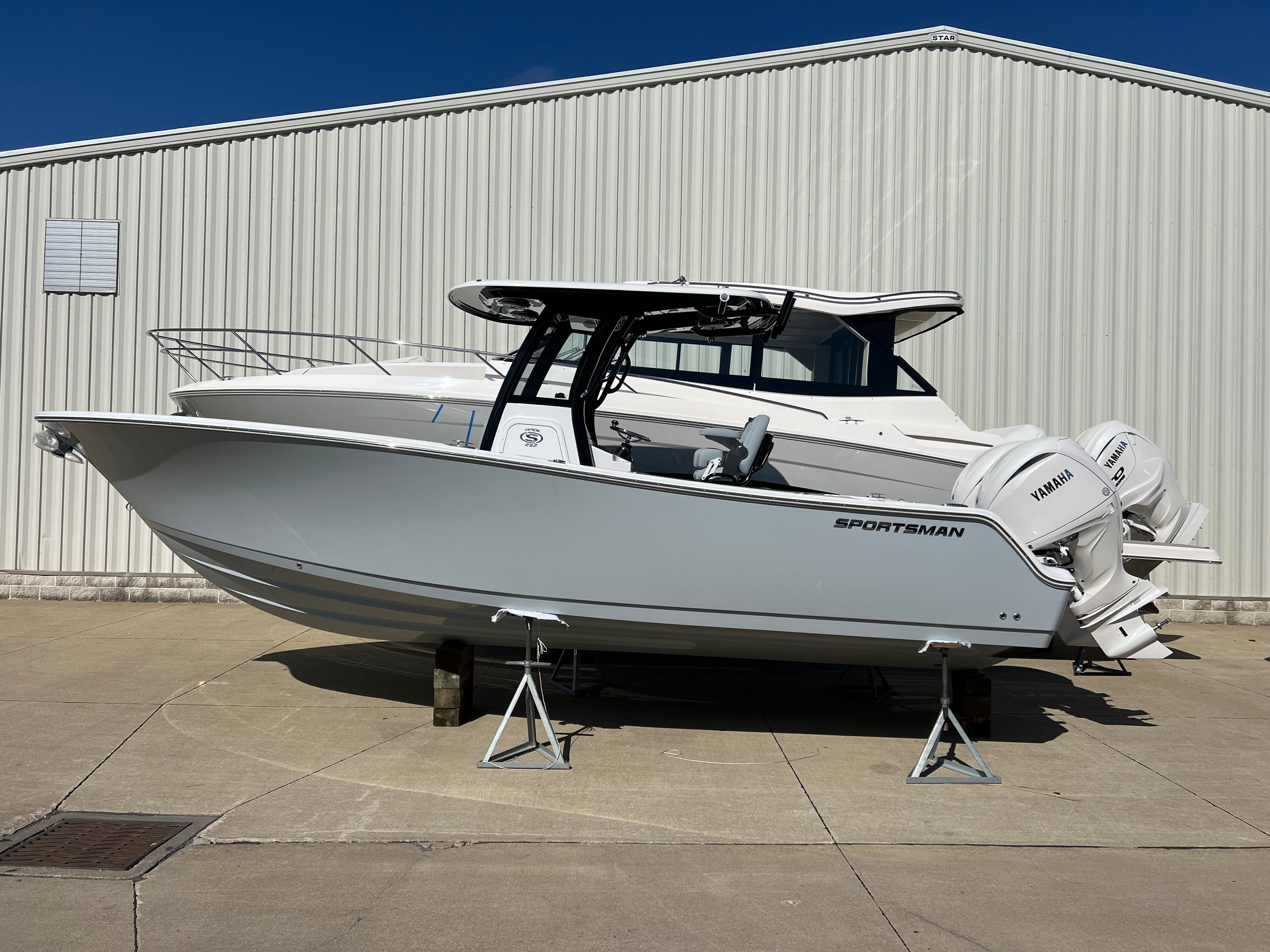 2026 Sportsman Open 252 Center Console