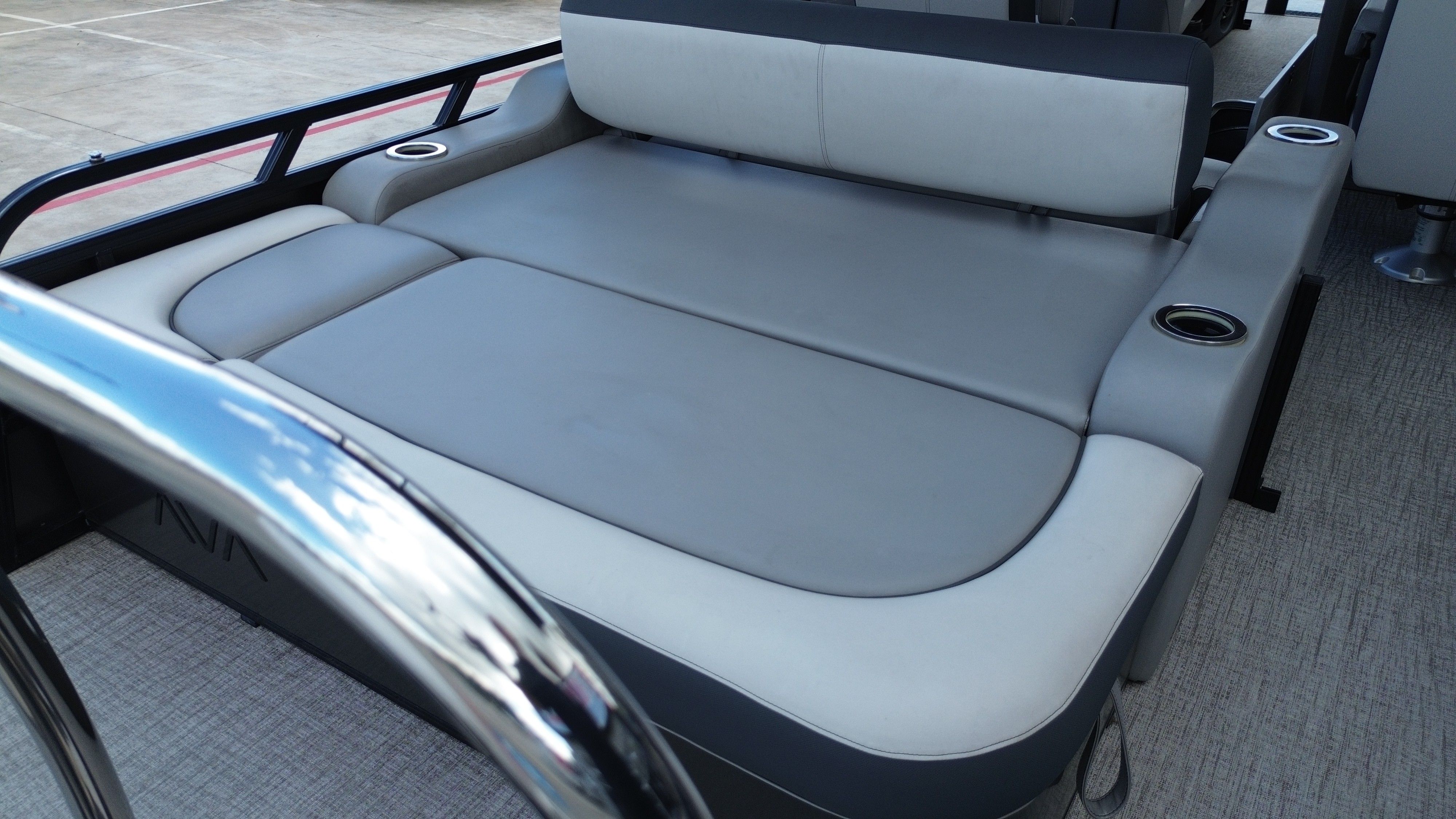 2025 Avalon LSZ Versatile Rear Bench - 23' - 36