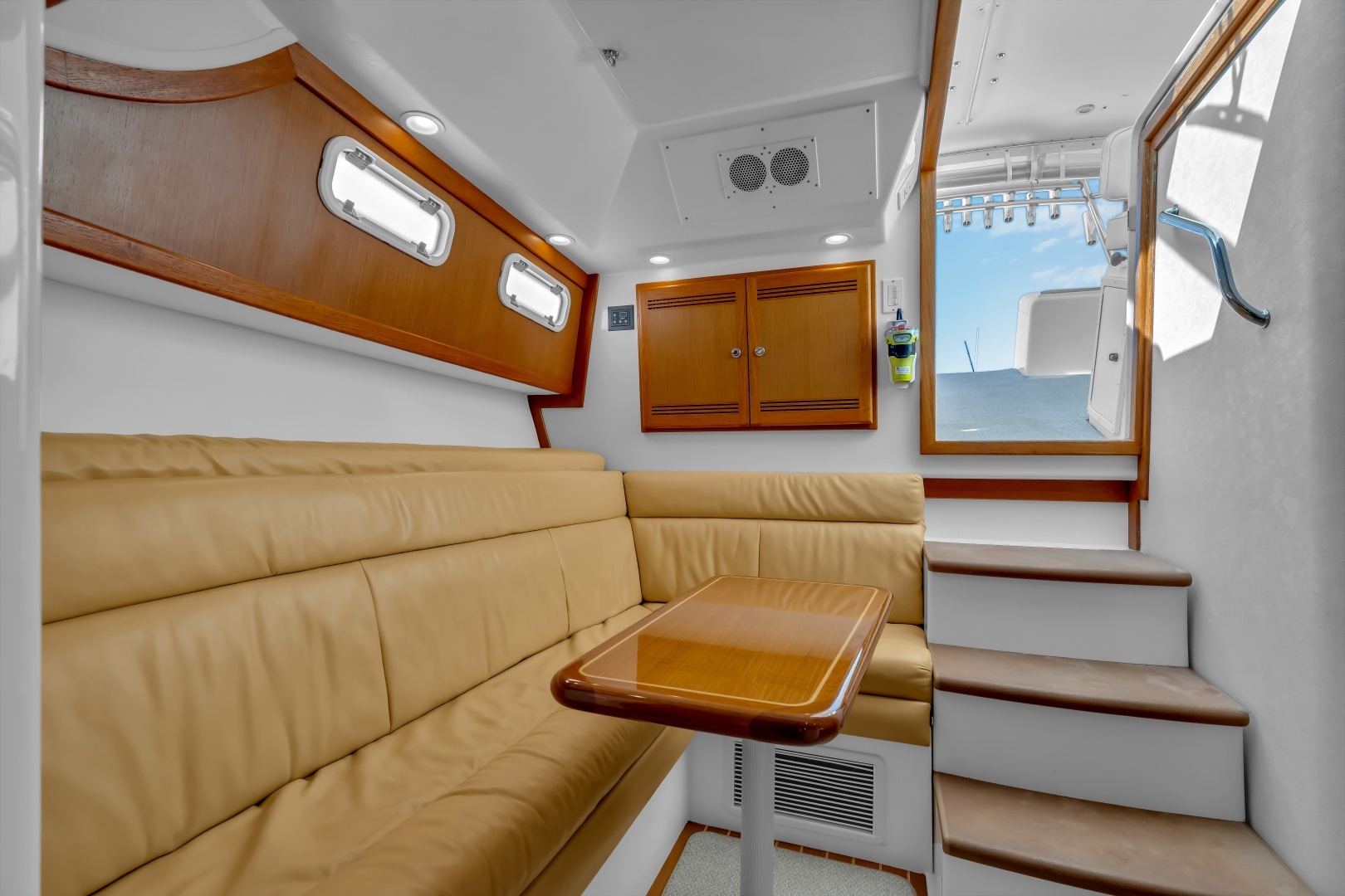 2005 Cabo 35 Express - Image 10