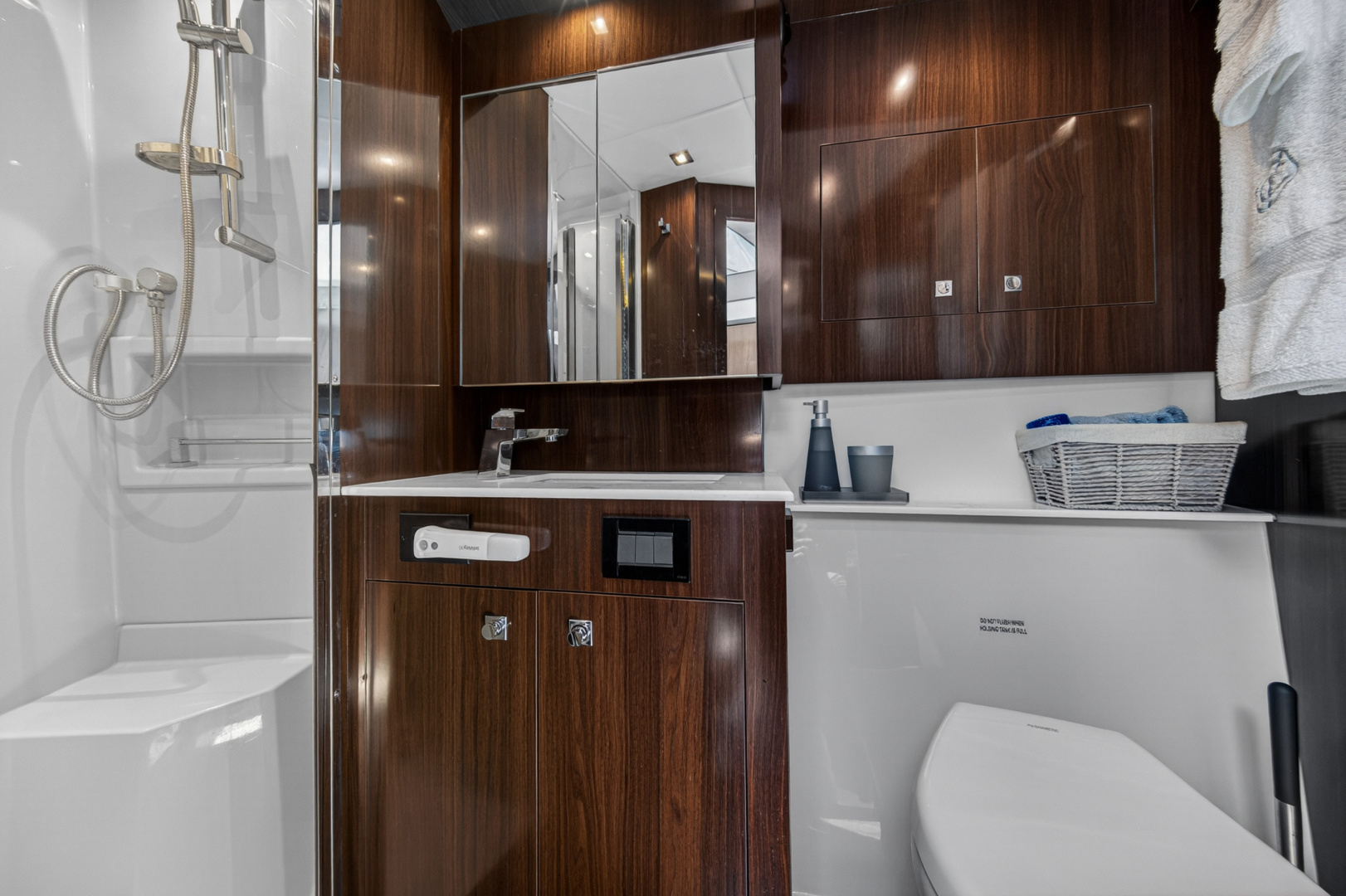 2023 Cruisers Yachts 50 CANTIUS - Image 71