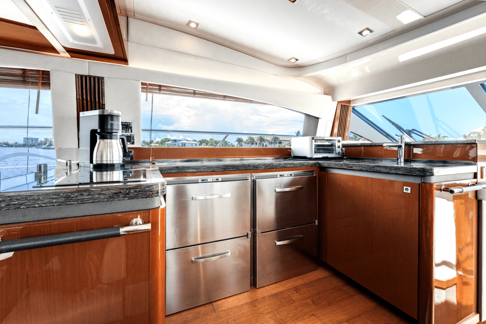 2017 Sea Ray 510 FLYBRIDGE - Image 27
