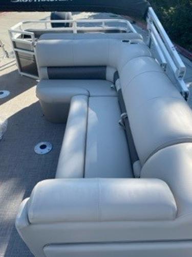 2024 Sun Tracker Fishin' Barge 20 DLX interior seating area.